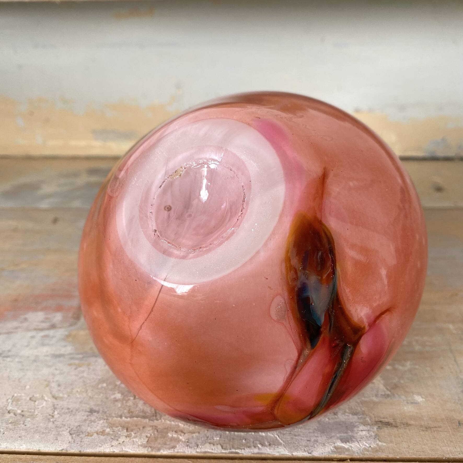 Single flower vase signed Gérard Torchaux, Art glass.