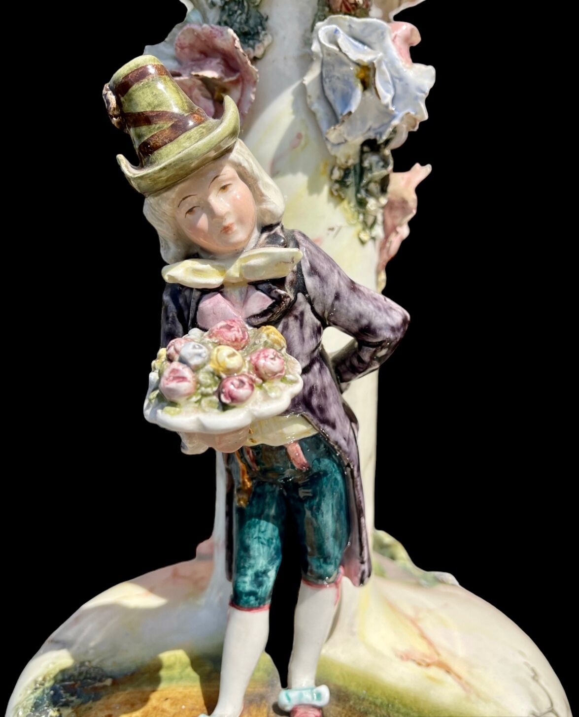 Paire de vases en barbotine