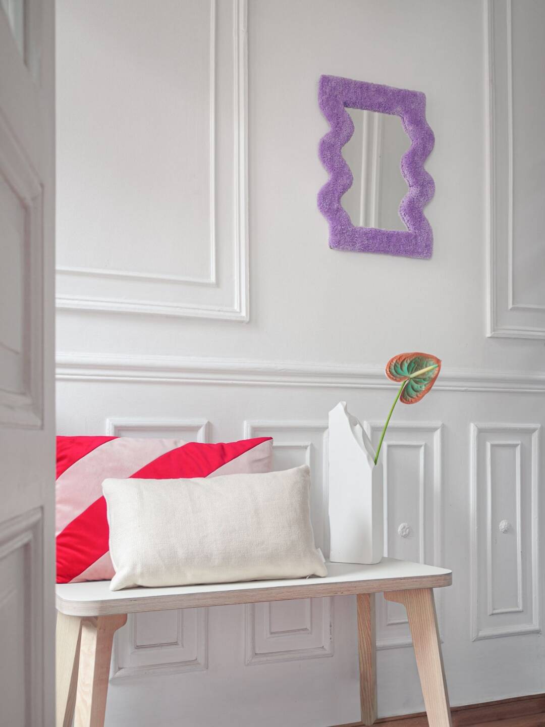 Small lilac wavy mirror
