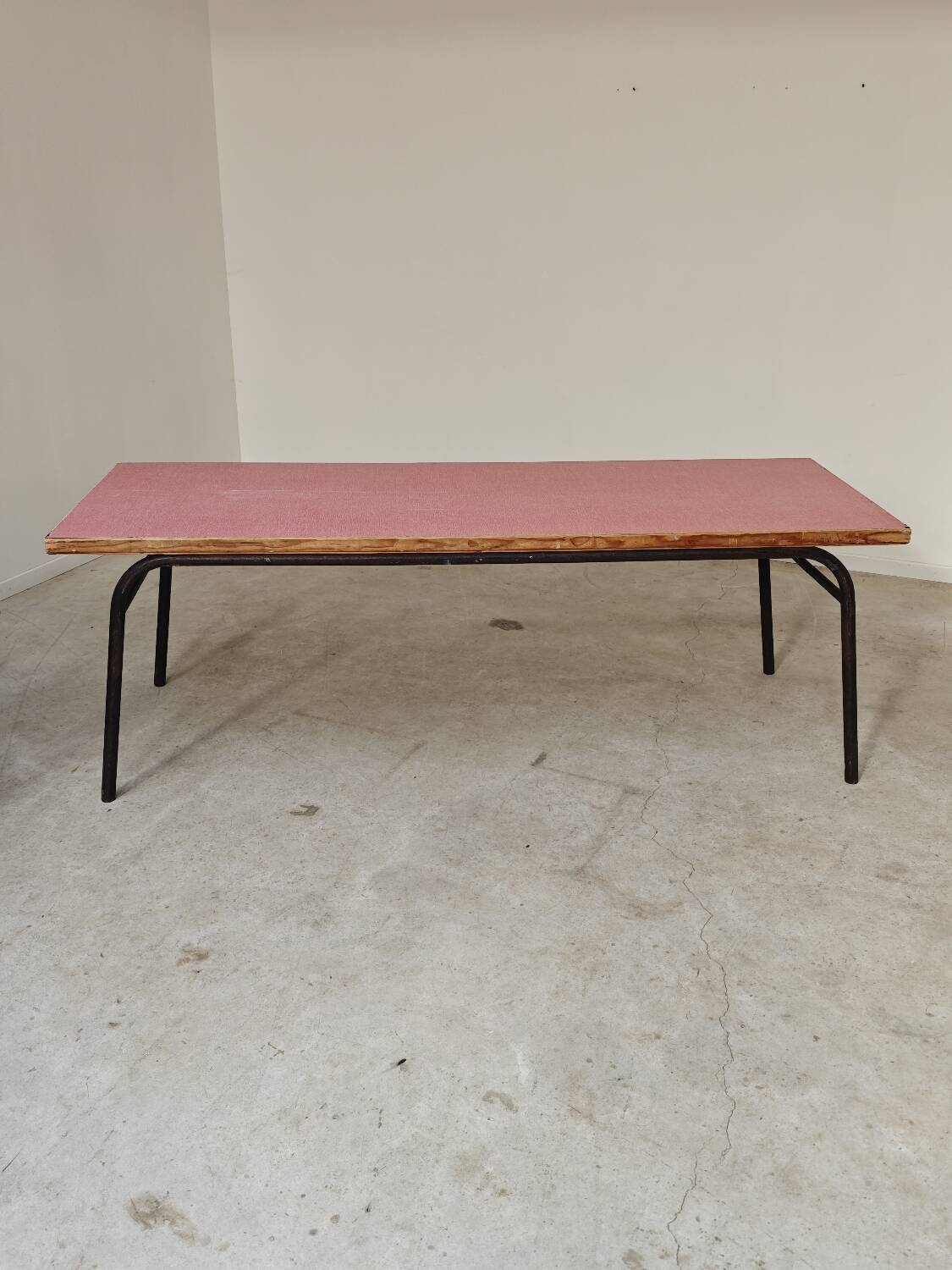 Large canteen table in pink formica and metal.