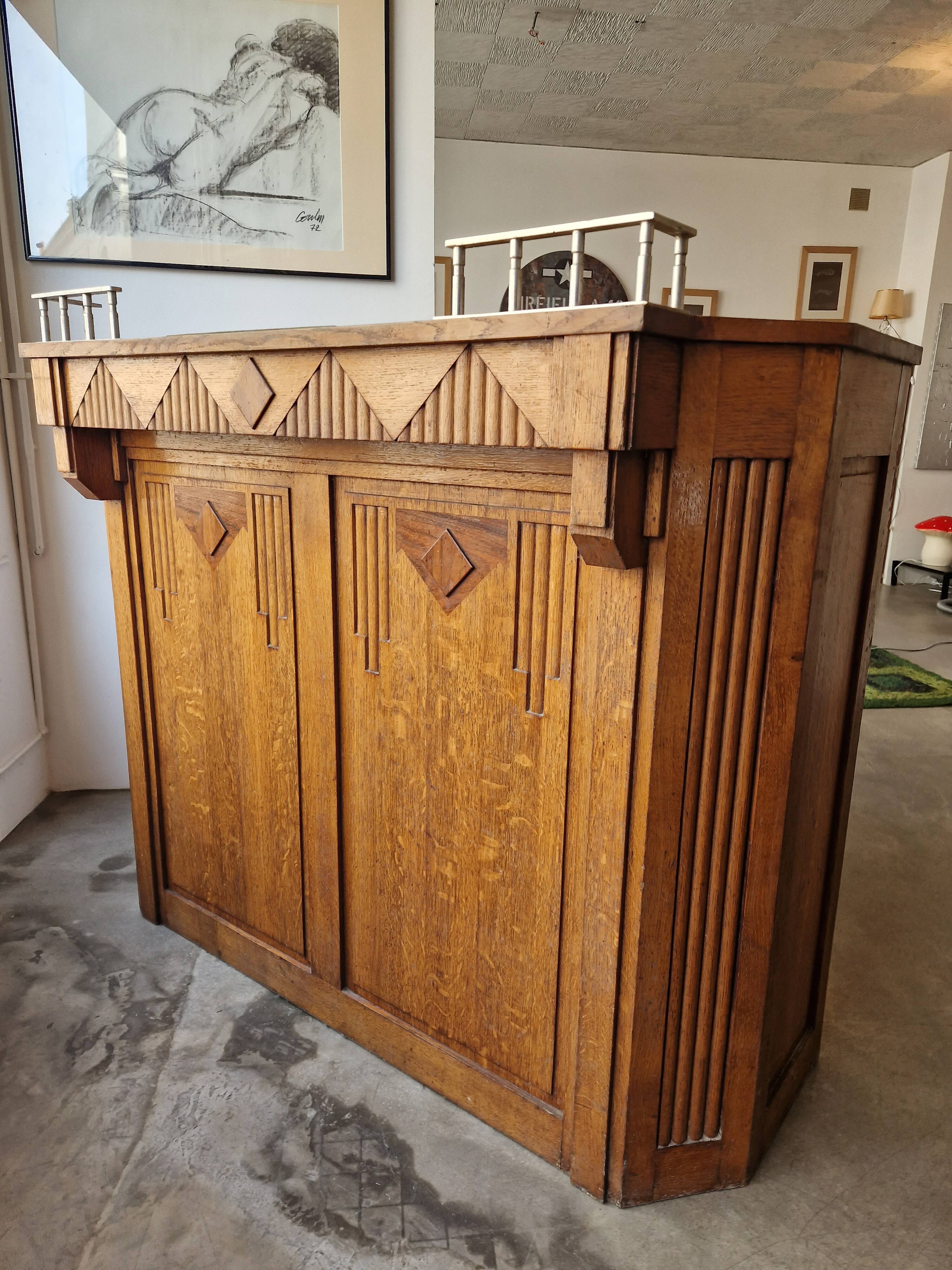 Art Deco trading counter