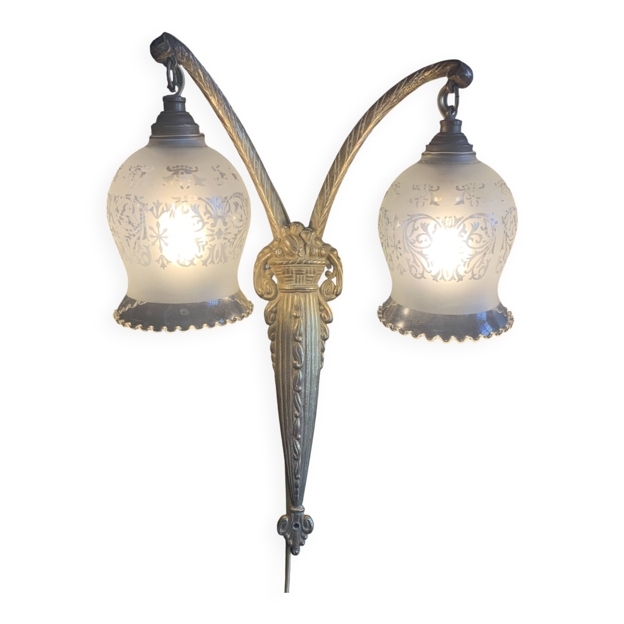 Art Deco double wall light in brass and glass tulips 1930