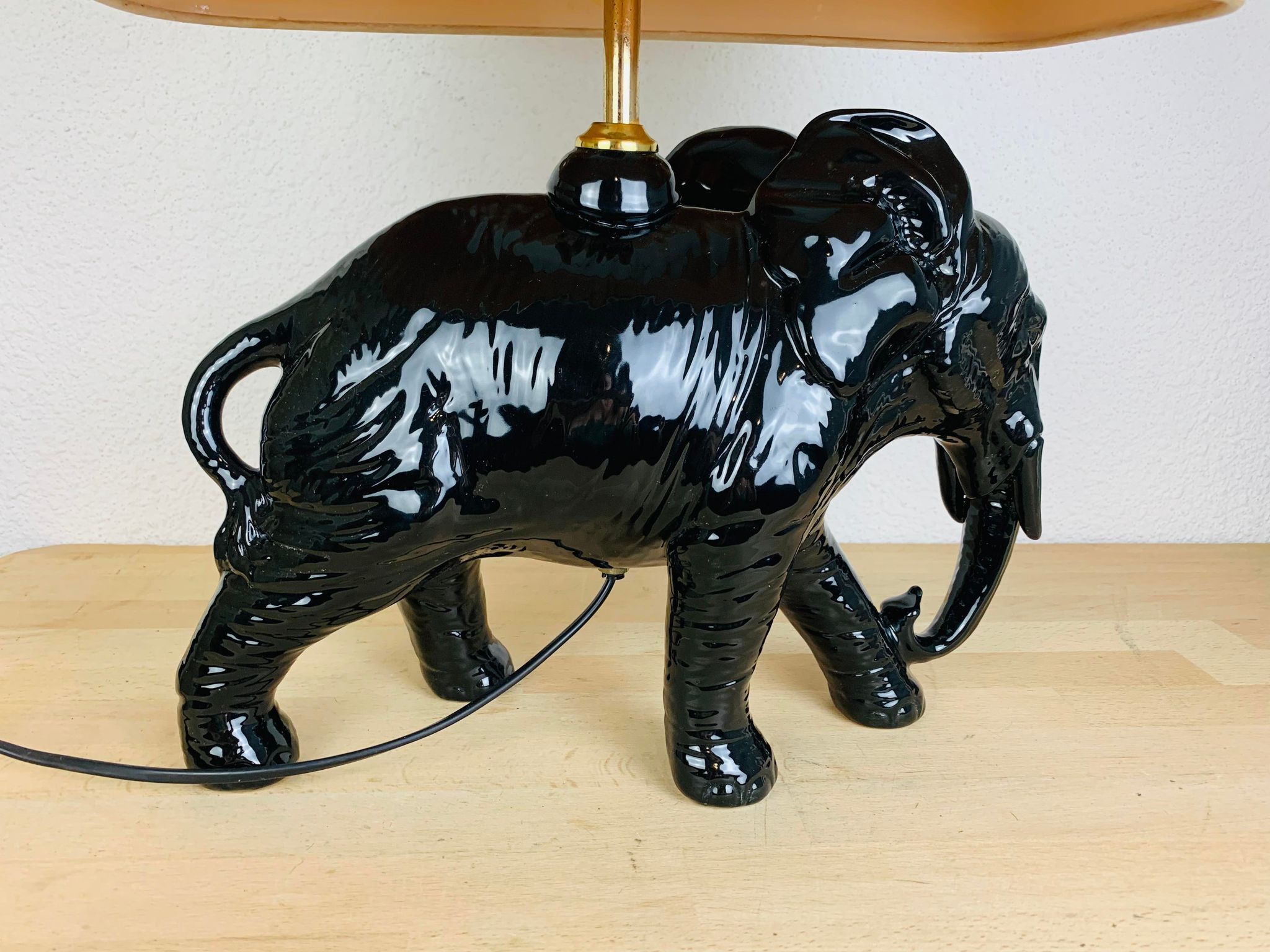 Black ceramic elephant lamp jungle style