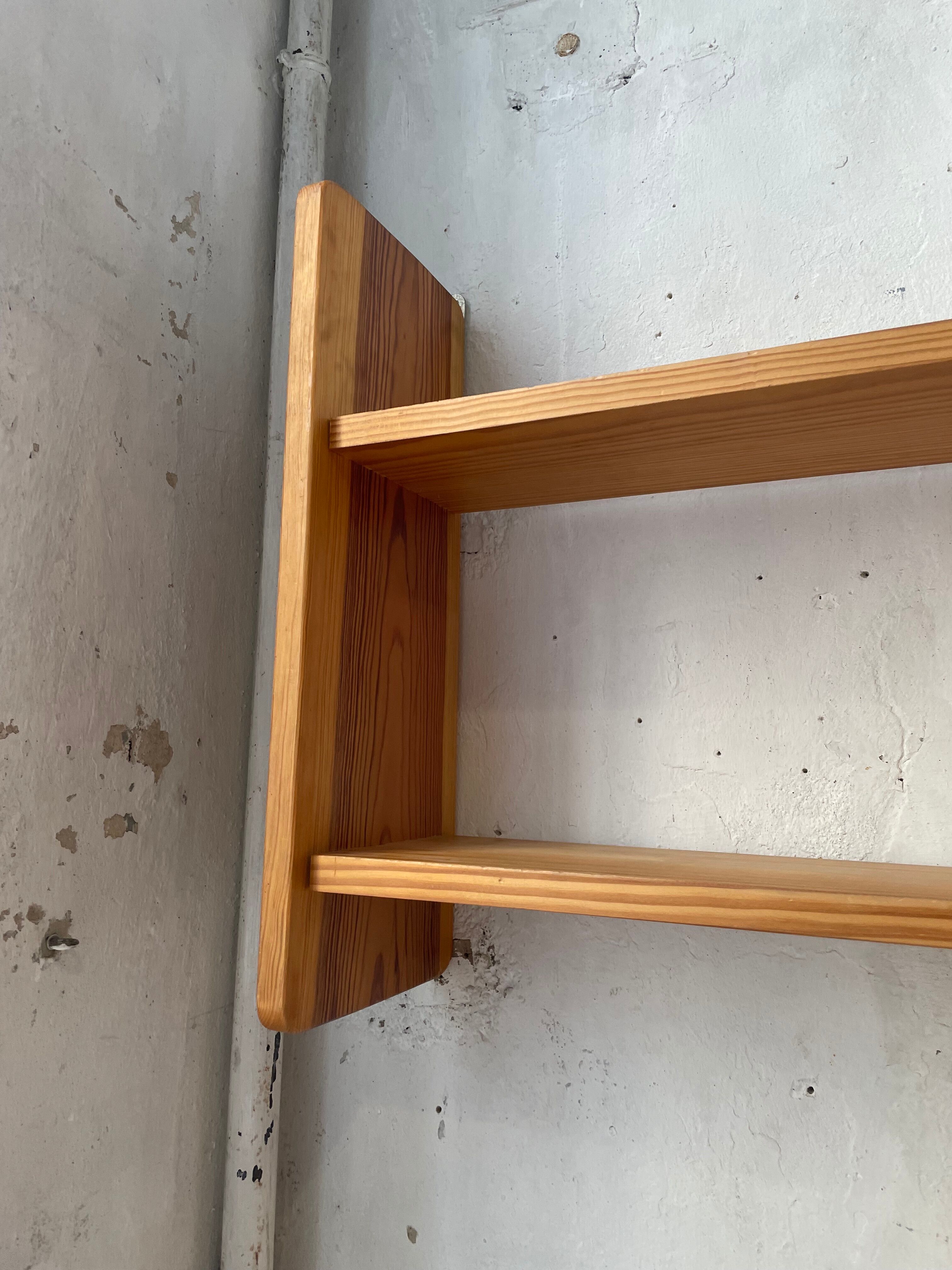 Pine Regain wall shelf