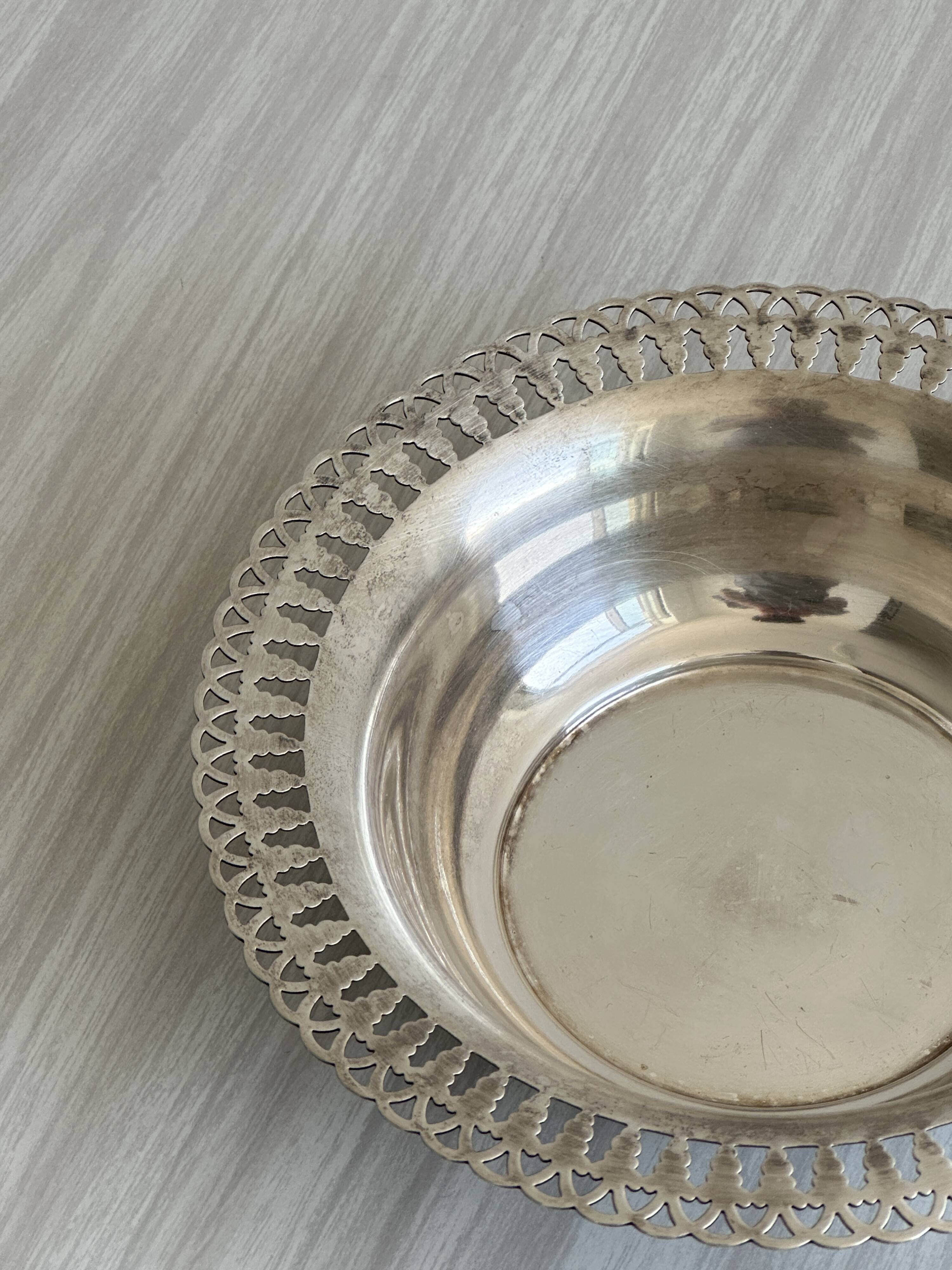 Old dish, old basket