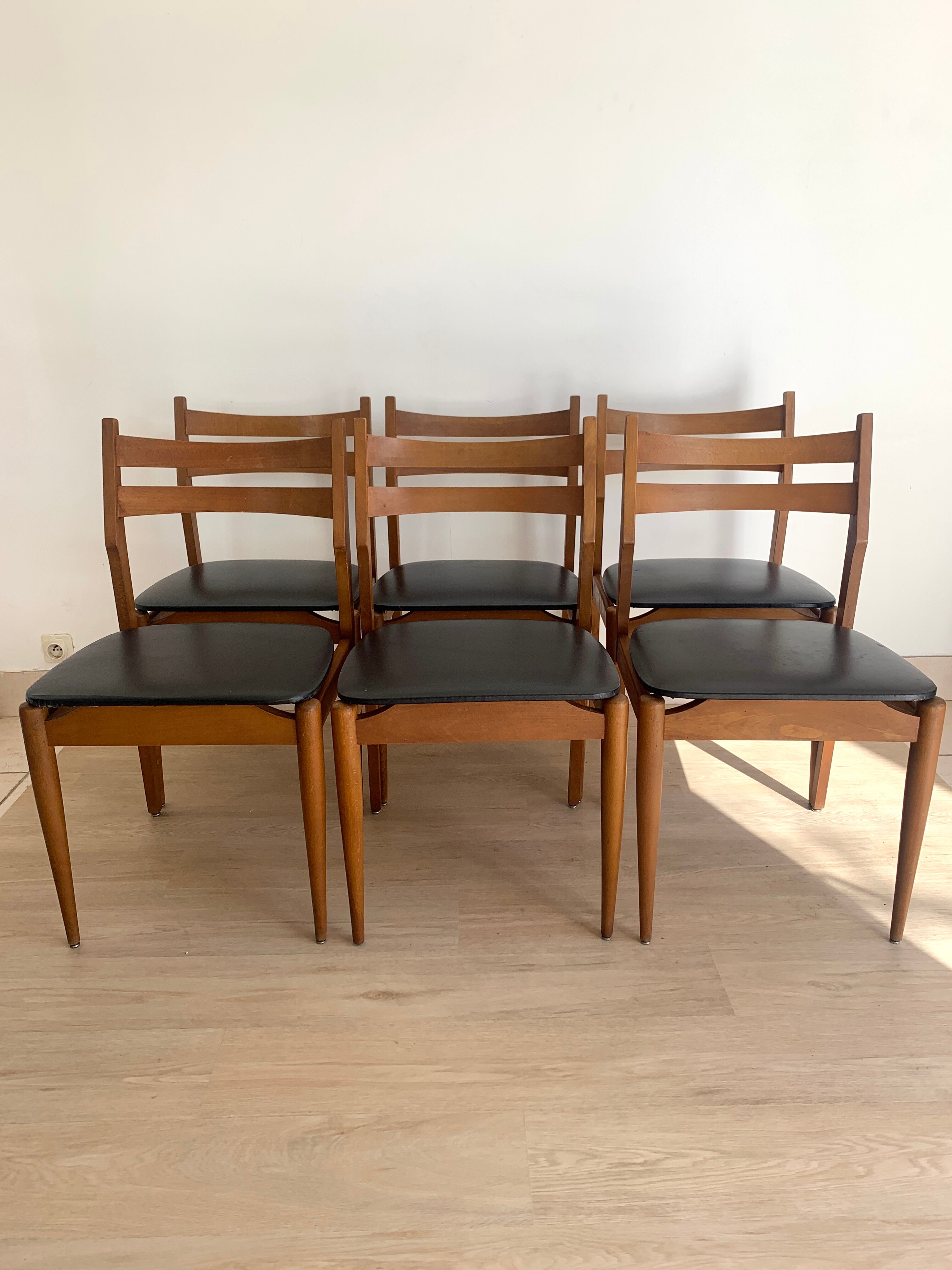 Series of 6 vintage chairs