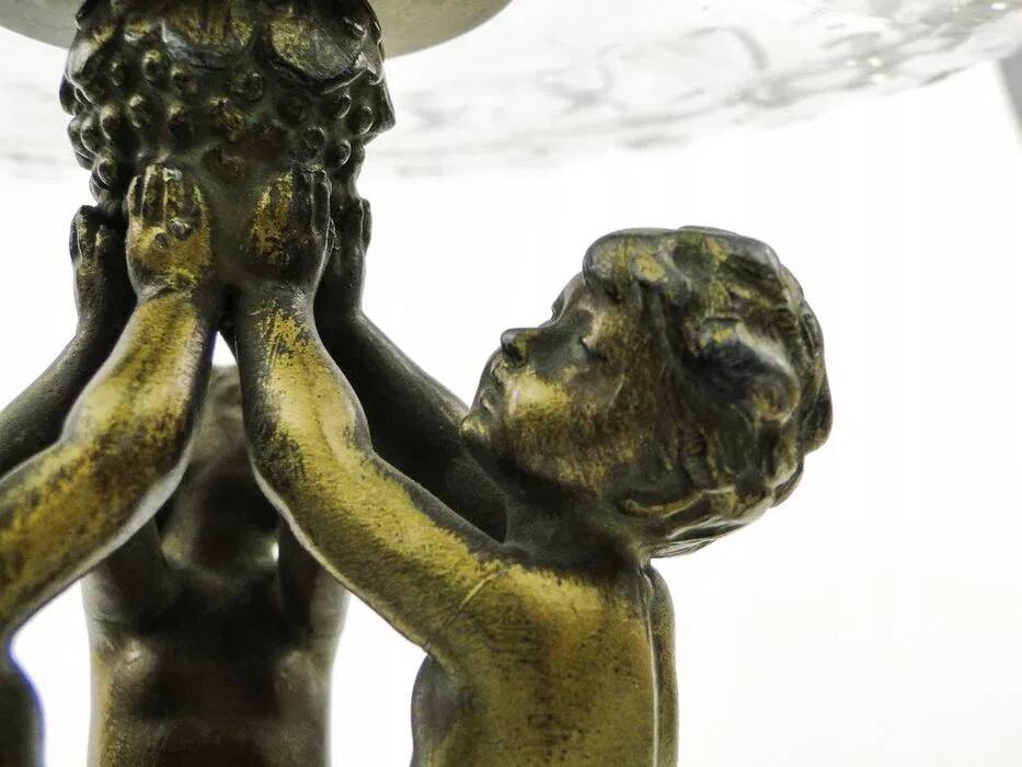 R8X Large figurative platter with cherubs in Art Nouveau style
