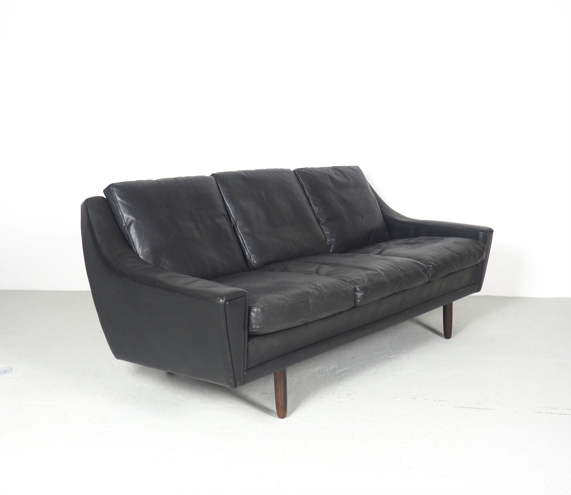 3 seater sofa in black leather, 1960