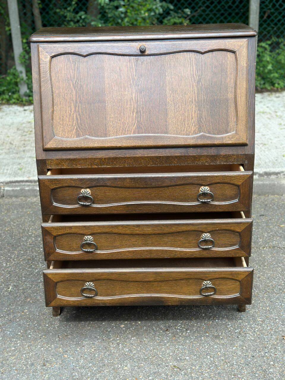 Secretary desk with a drop-down front in solid wood, Louis XV style.