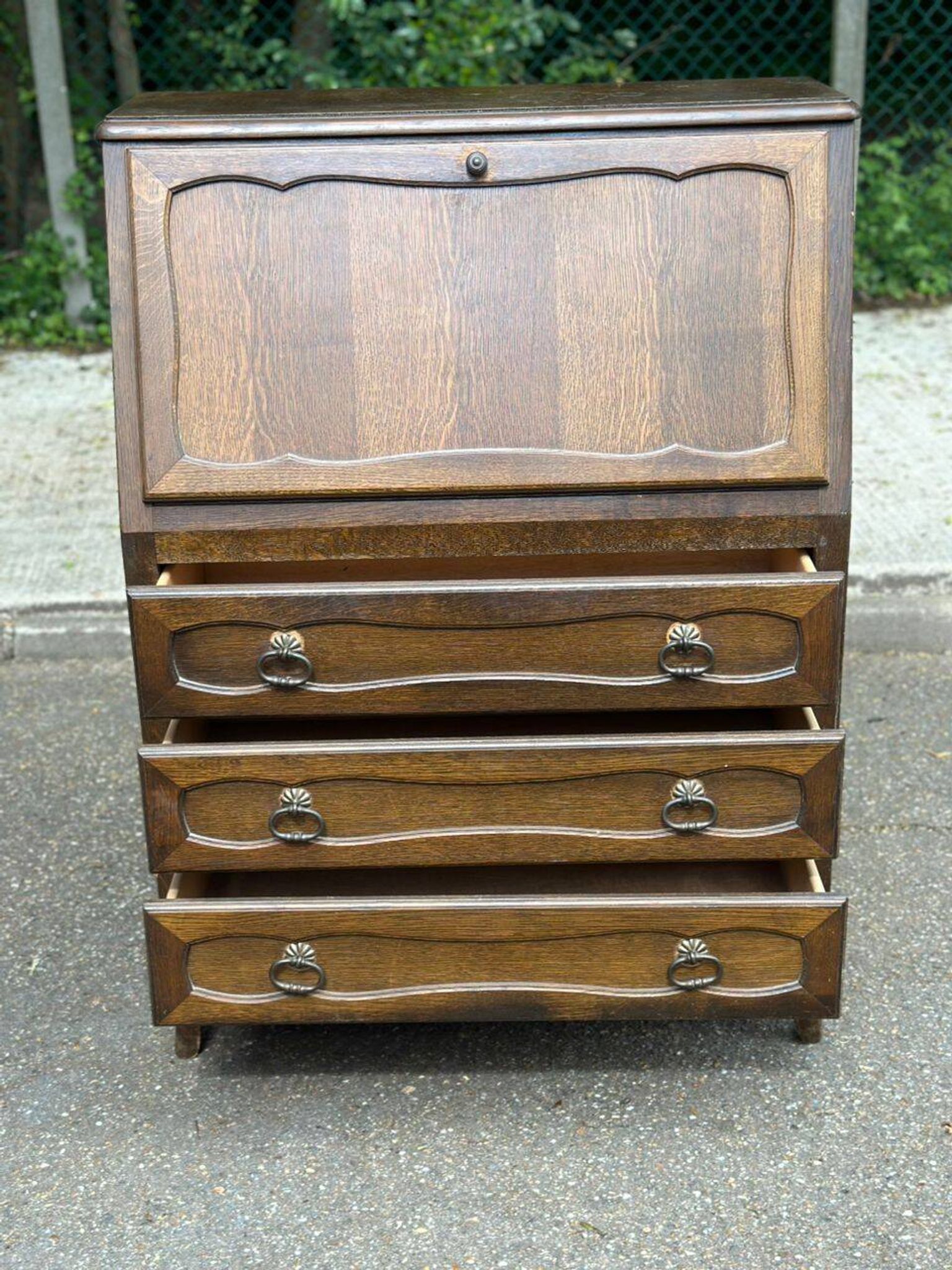 Secretary desk with a drop-down front in solid wood, Louis XV style.