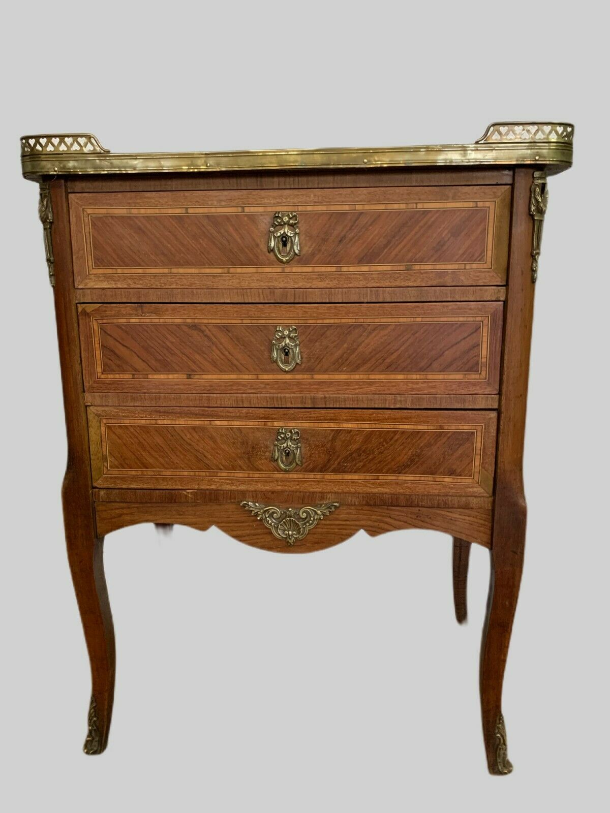 Commode d'entre deux style Louis XV / XX century