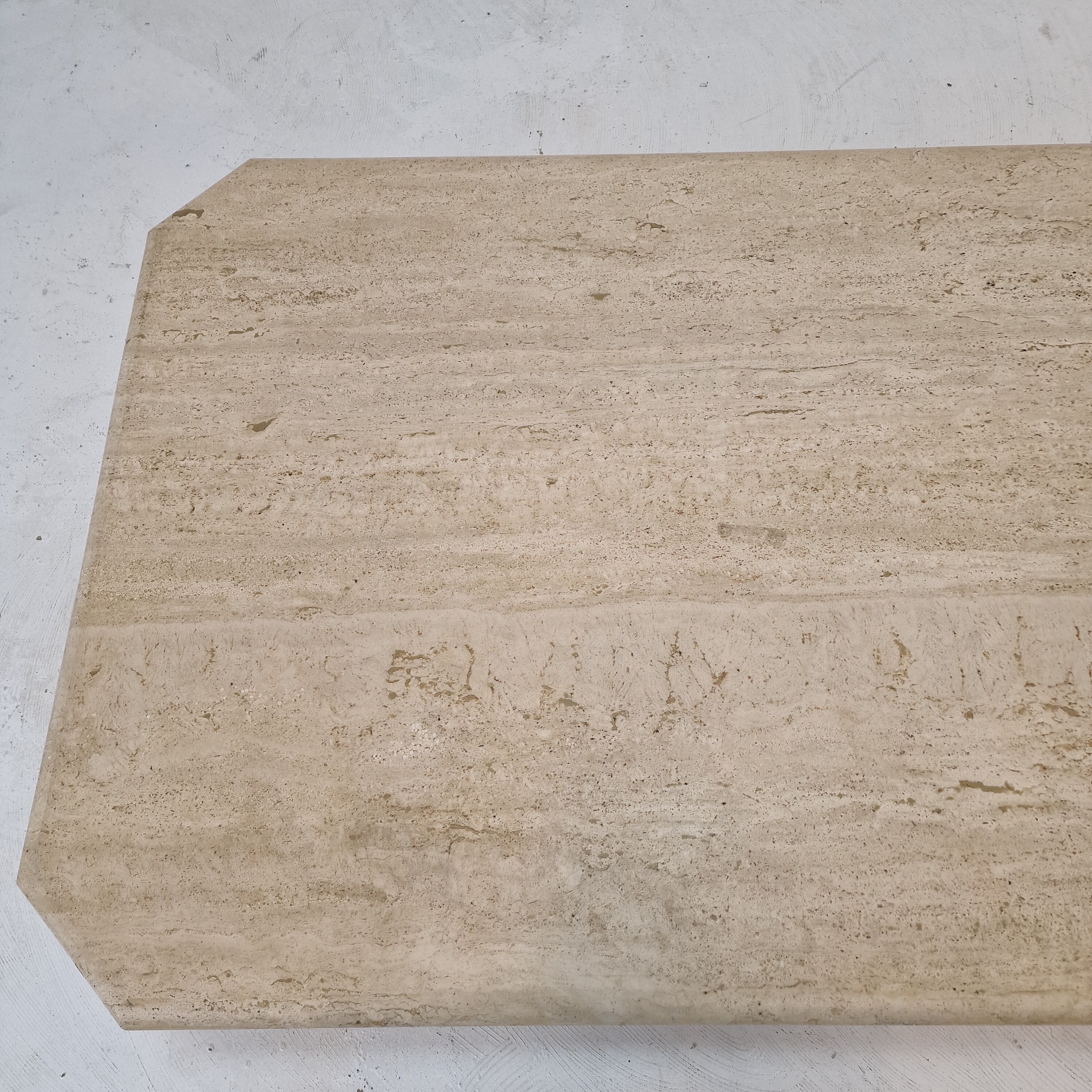 Italian coffee table in travertine, 1980s