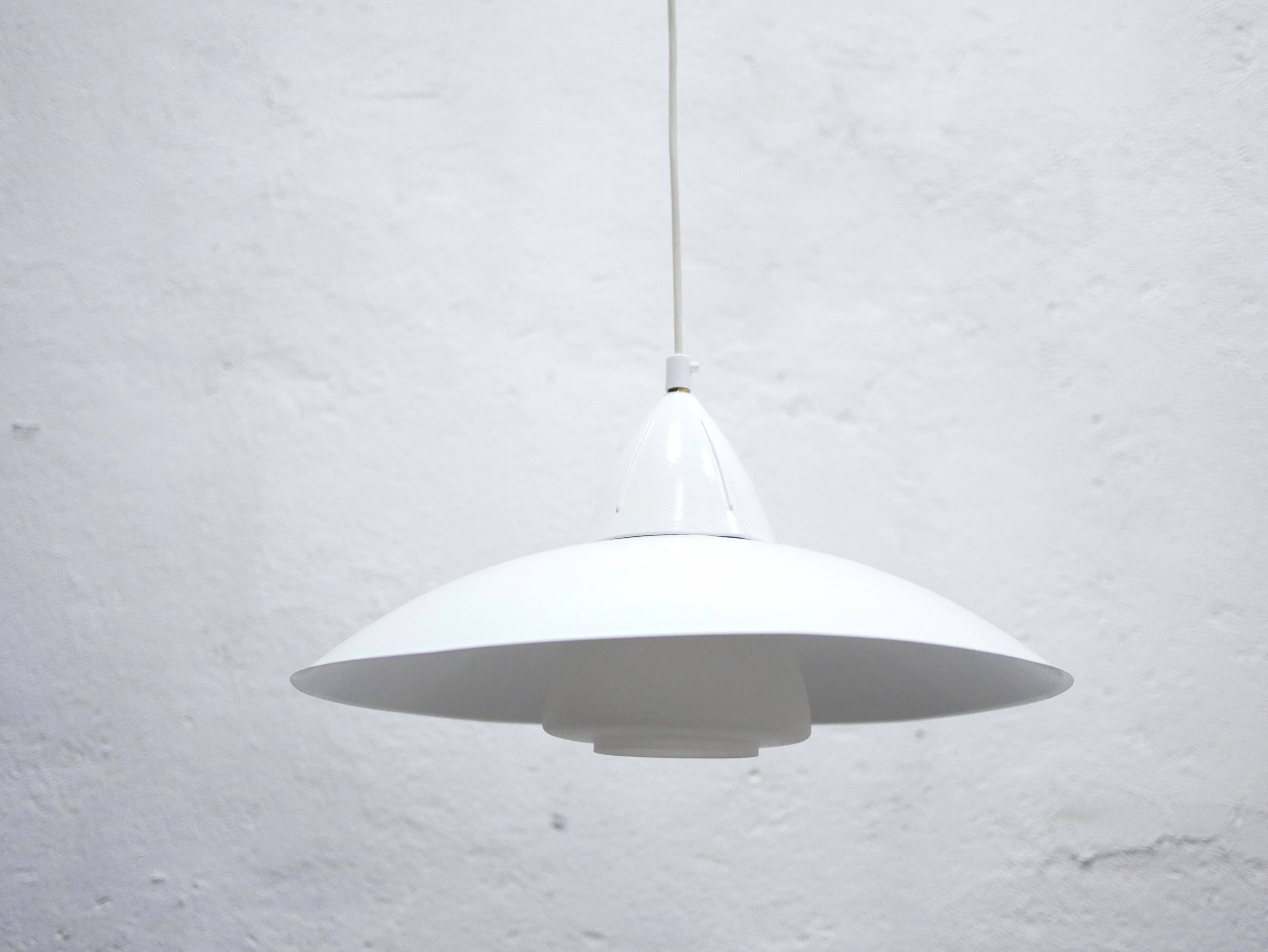 Suspension up and down vintage white