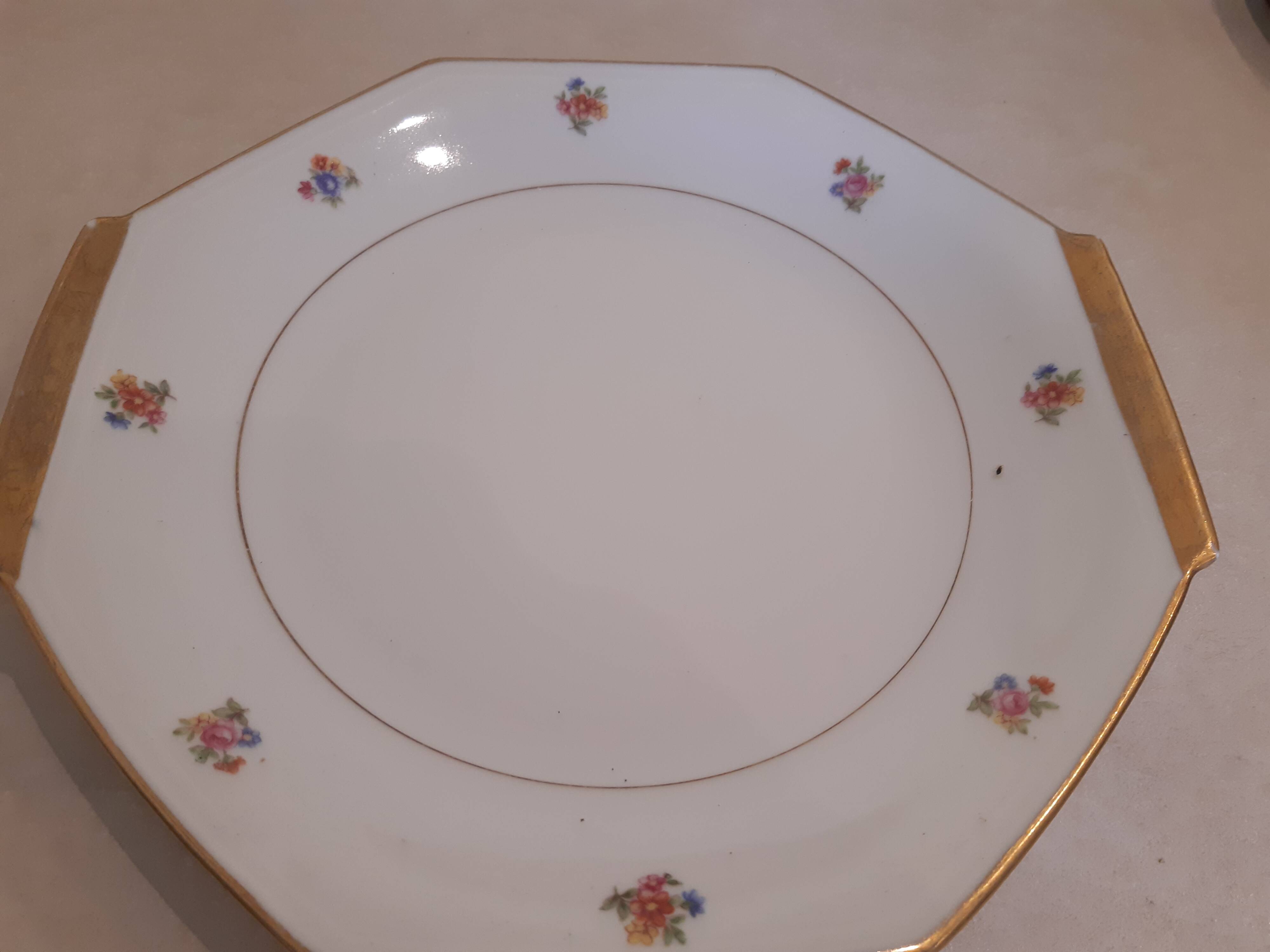Hexagonal plate Lamotte with a double gold border, decorated with small bouquets.
