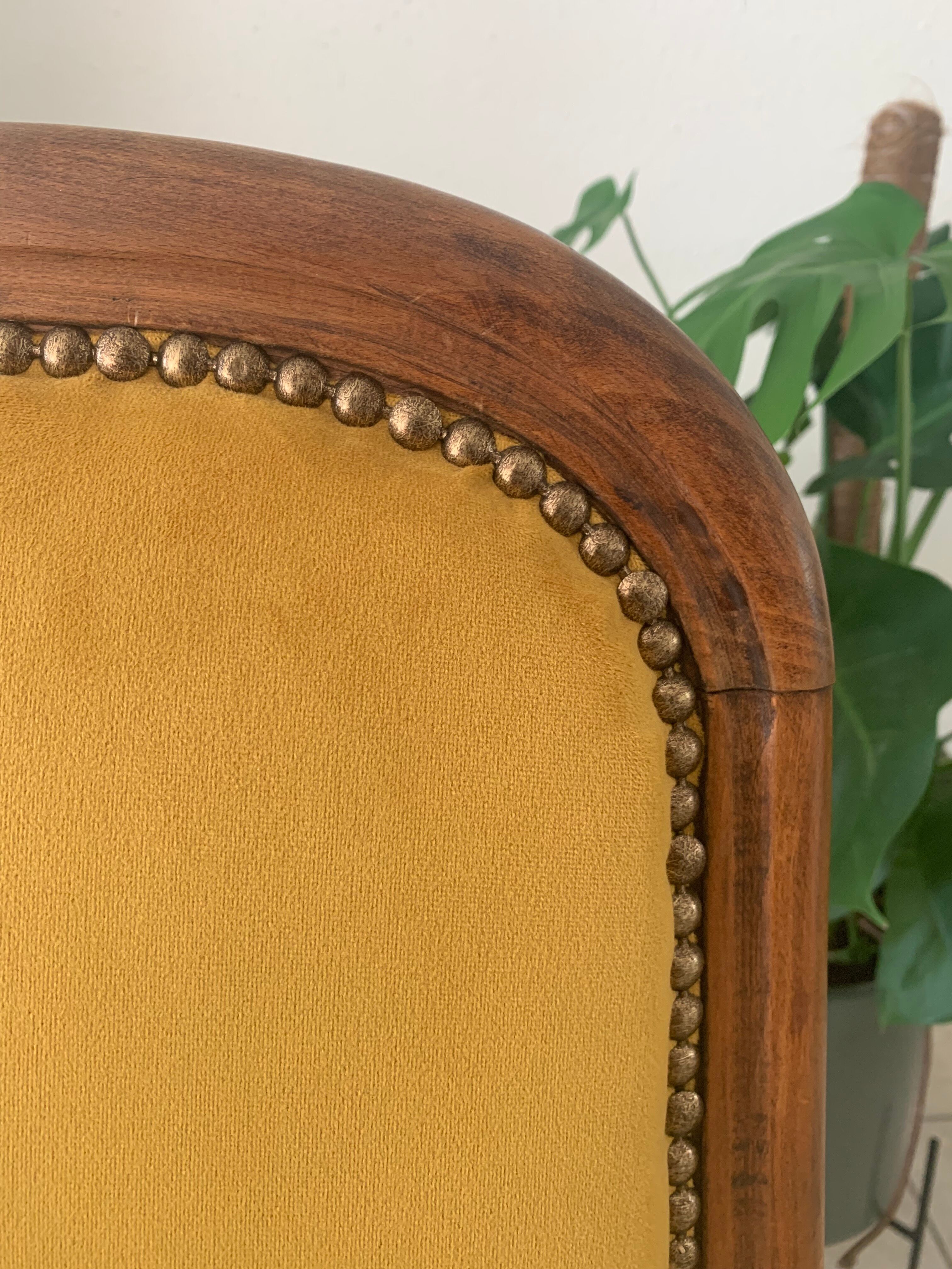 Fauteuil Voltaire style Louis Philippe restauré Jaune Moutarde