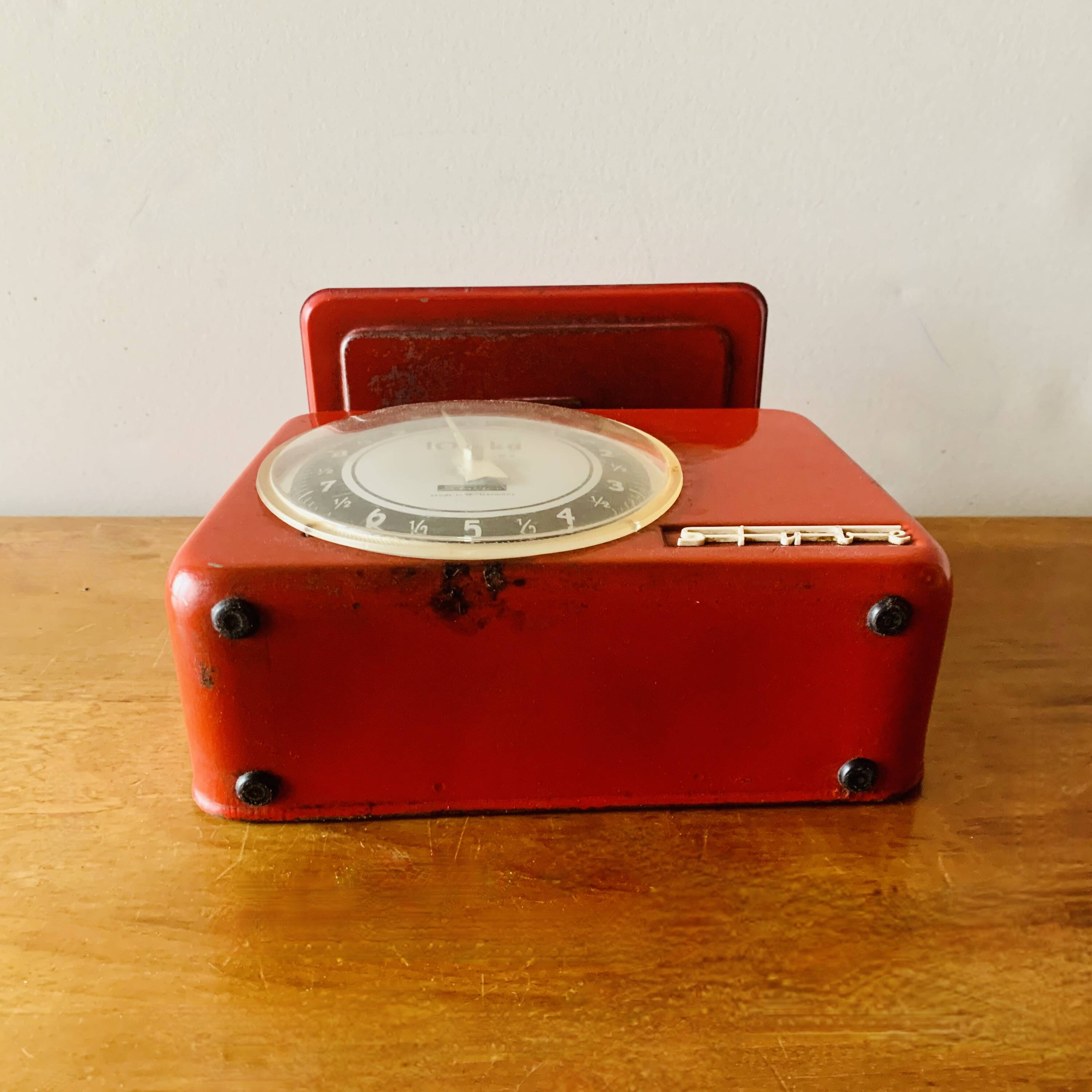 Stube - old household scale in red enameled metal - force 10