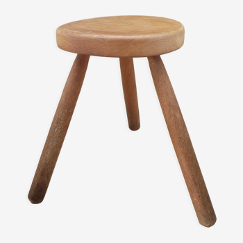 Light round tripod stool