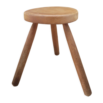 Light round tripod stool