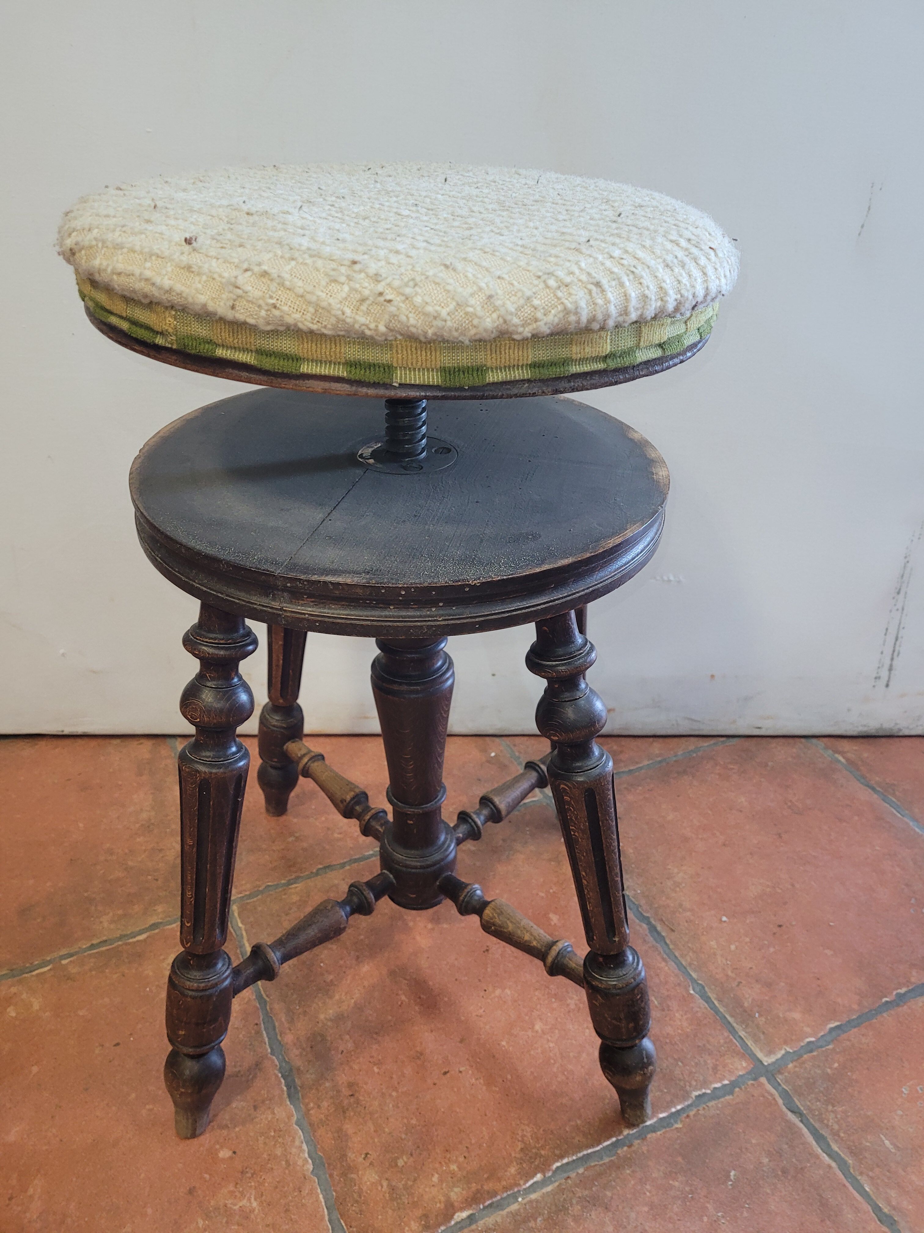 Height-adjustable piano stool