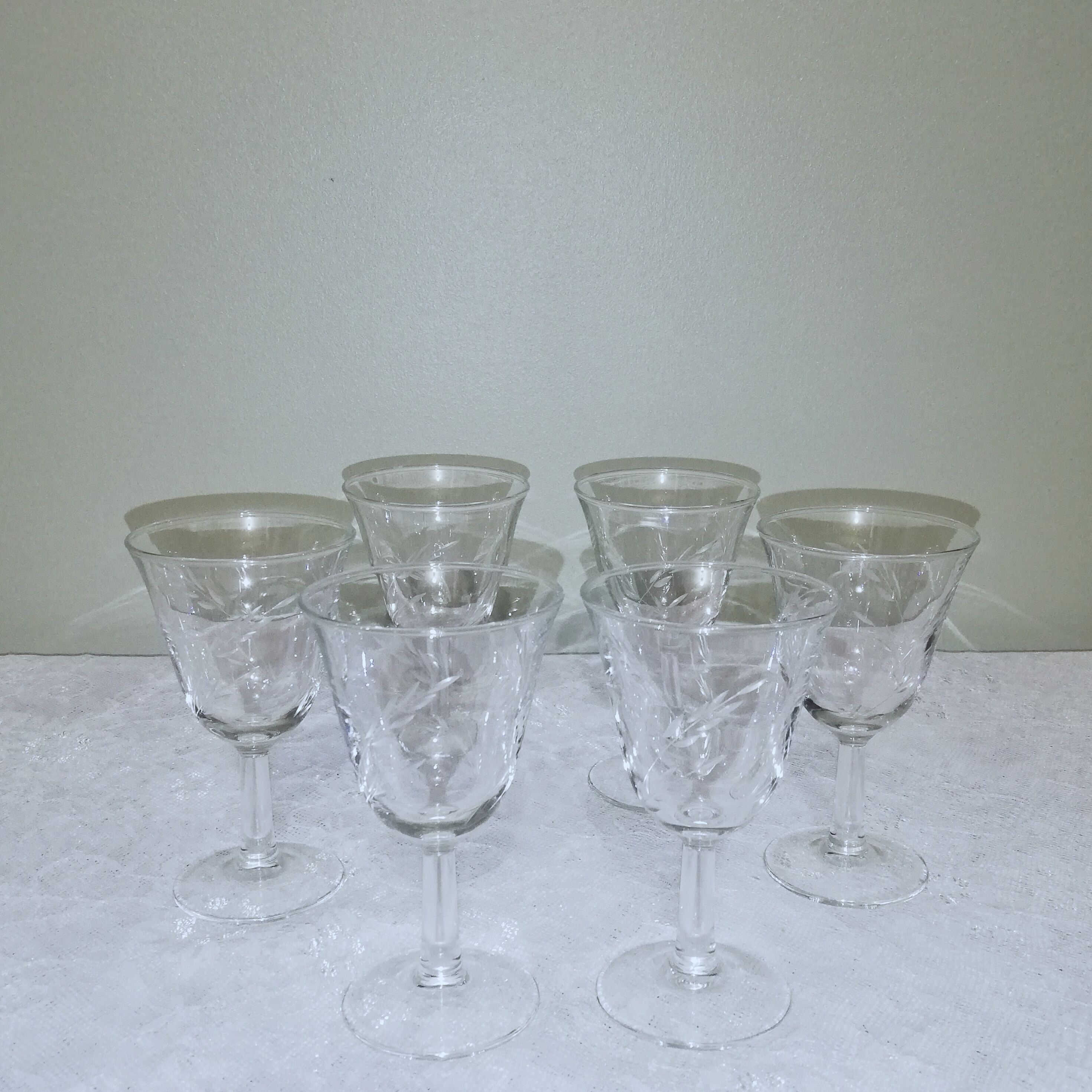 6 glasses with liqueur or aperitif glass decorated with engraved ears