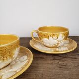Paire de tasses en barbotine