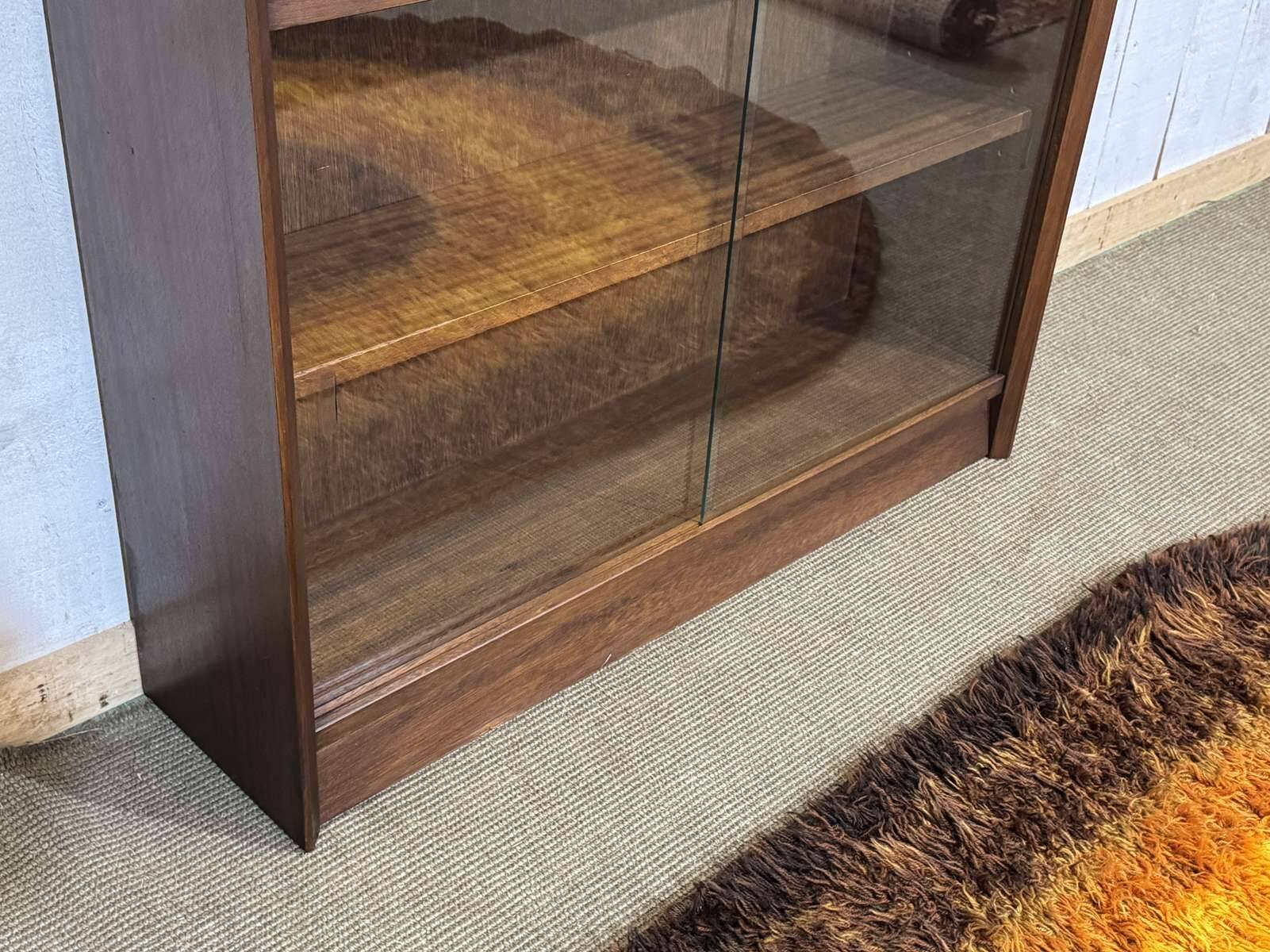 1970s English display cabinet in mahogany