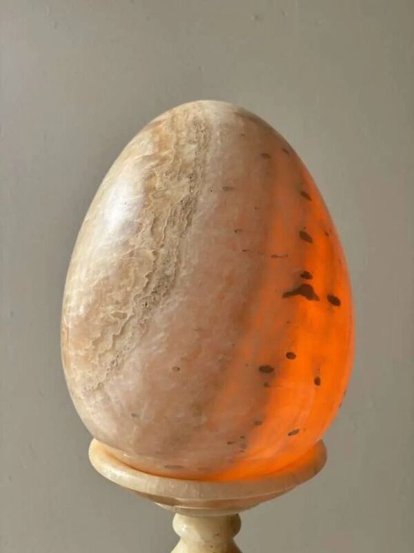 Rare lampe de sol en albâtre du milieu du siècle.