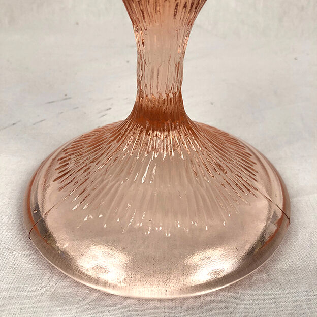 Large cut in molded crystal of pink color