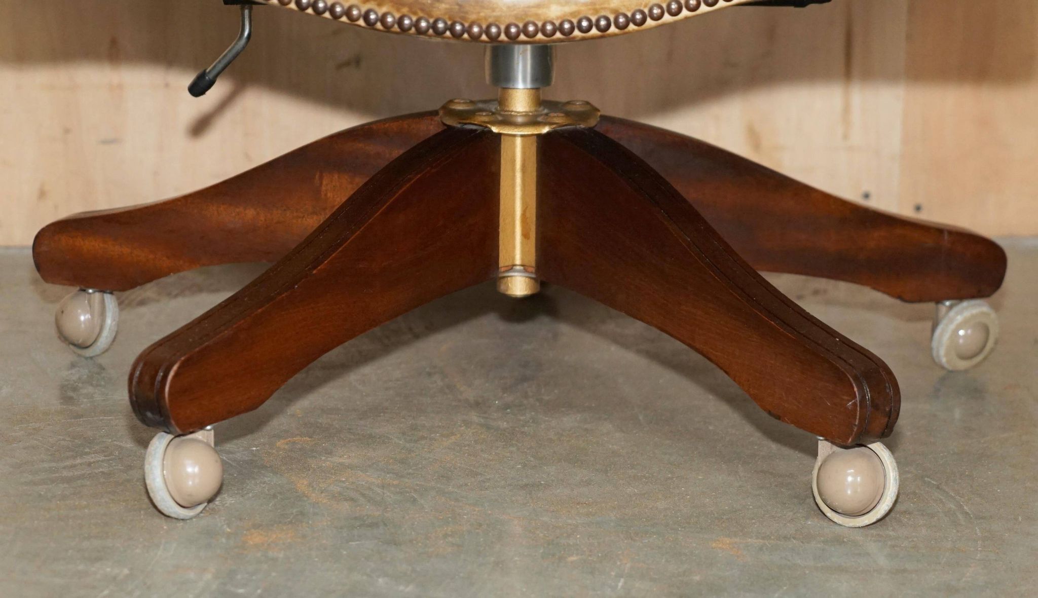 Chesterfield executive armchair in aniline leather