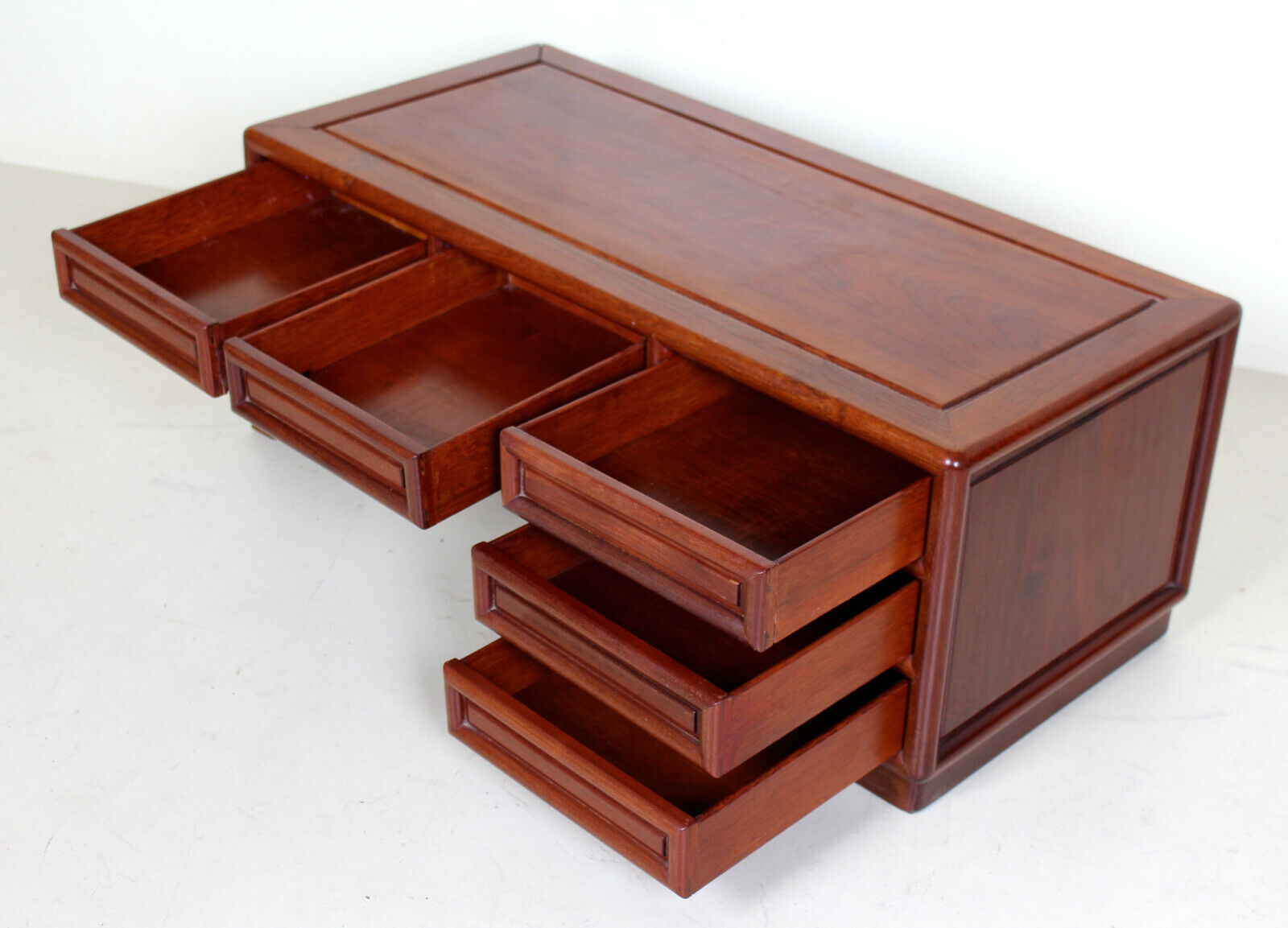 Coffee table in rosewood from China