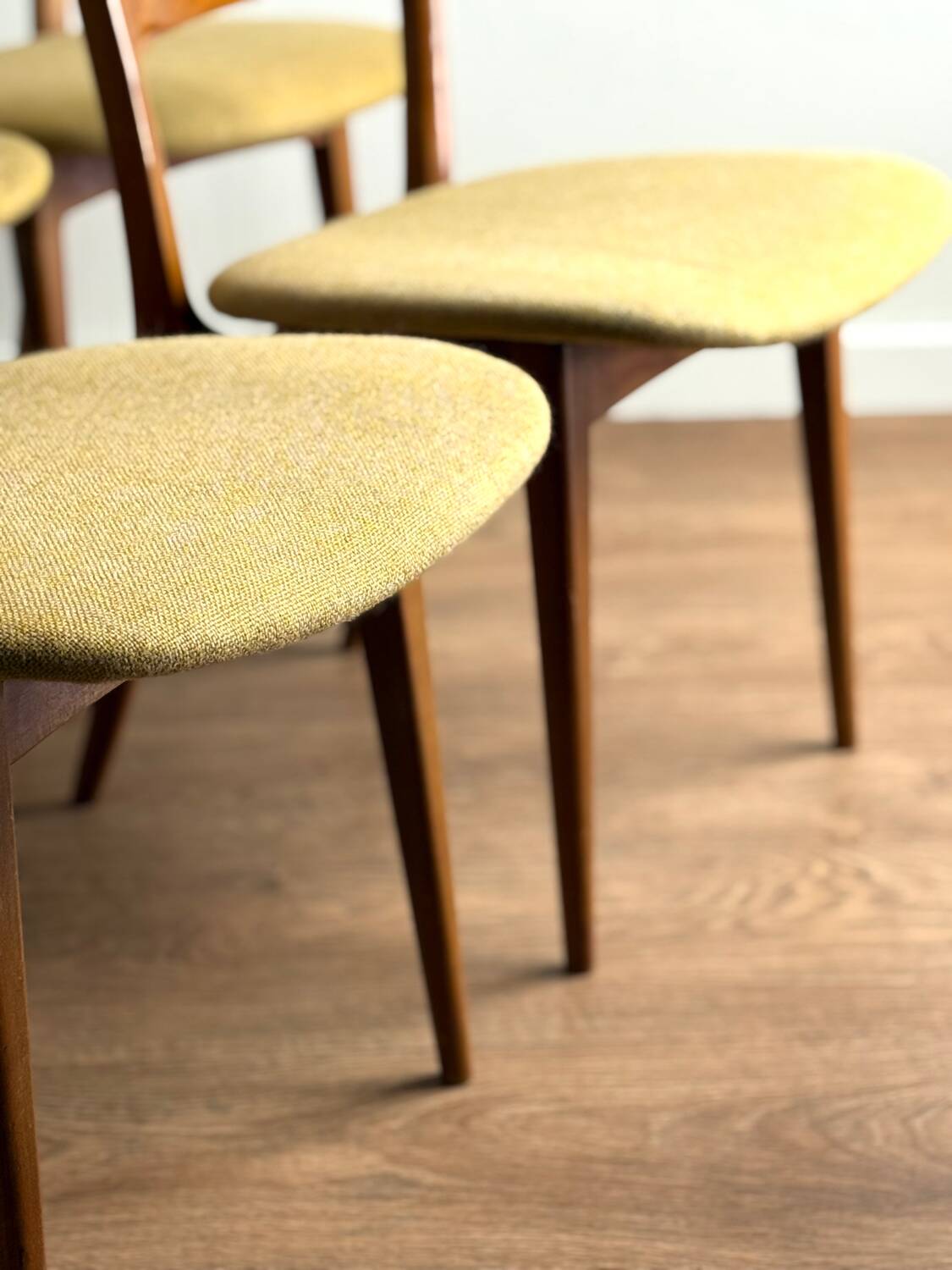 Lot de 5 chaises scandinaves vintage