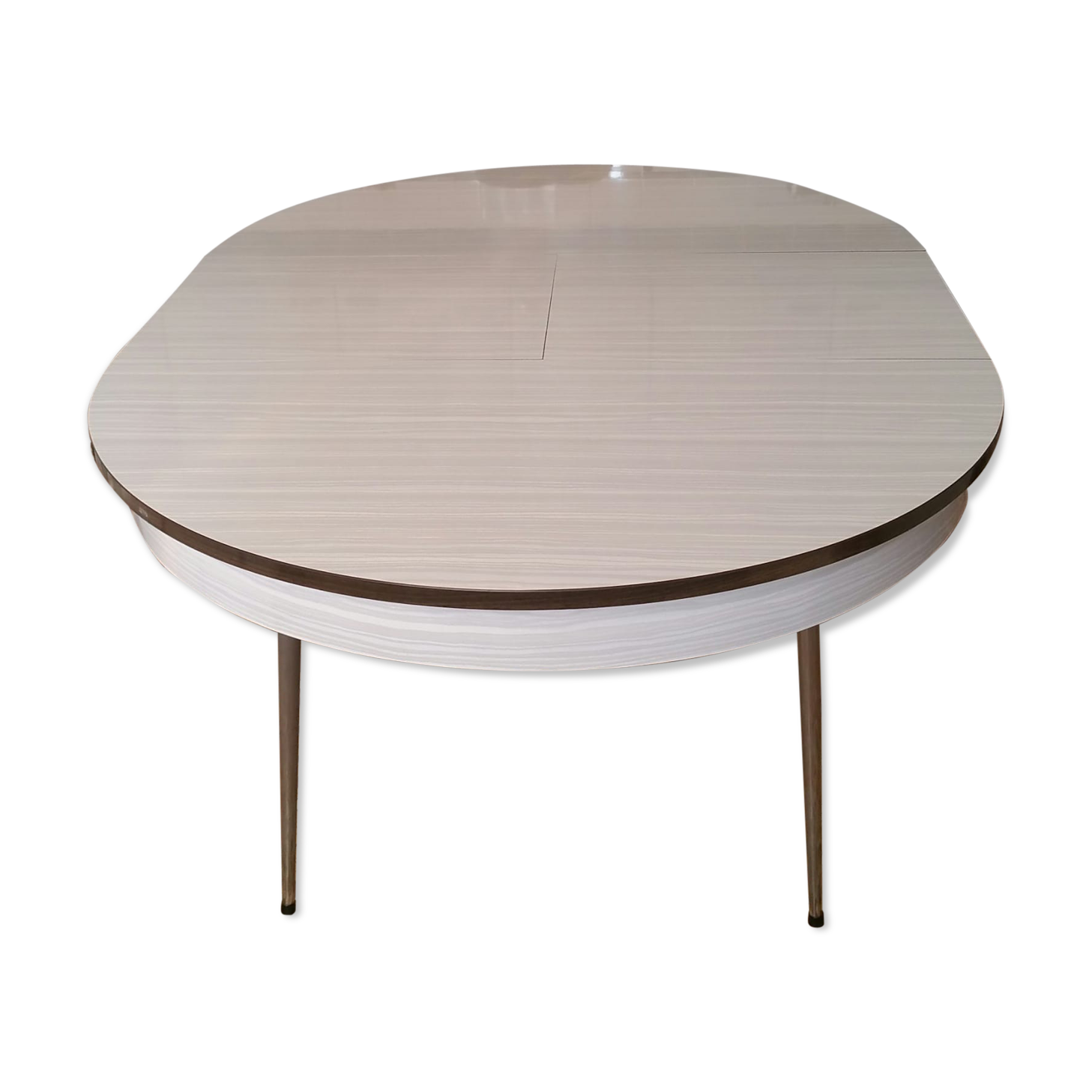 Extendable round formica table