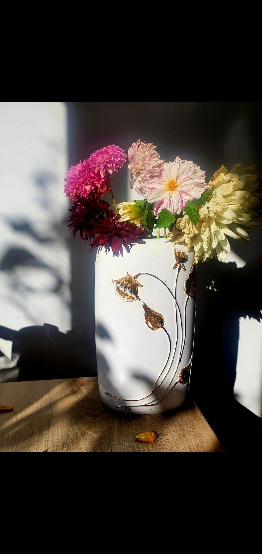 Italian vase signed white and gold