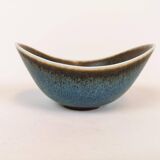 Mid-century pair of bowls by Rörstrand Sweden by Gunnar Nylund, 1950s.