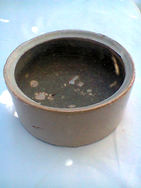Trinket bowl in raku-yaki