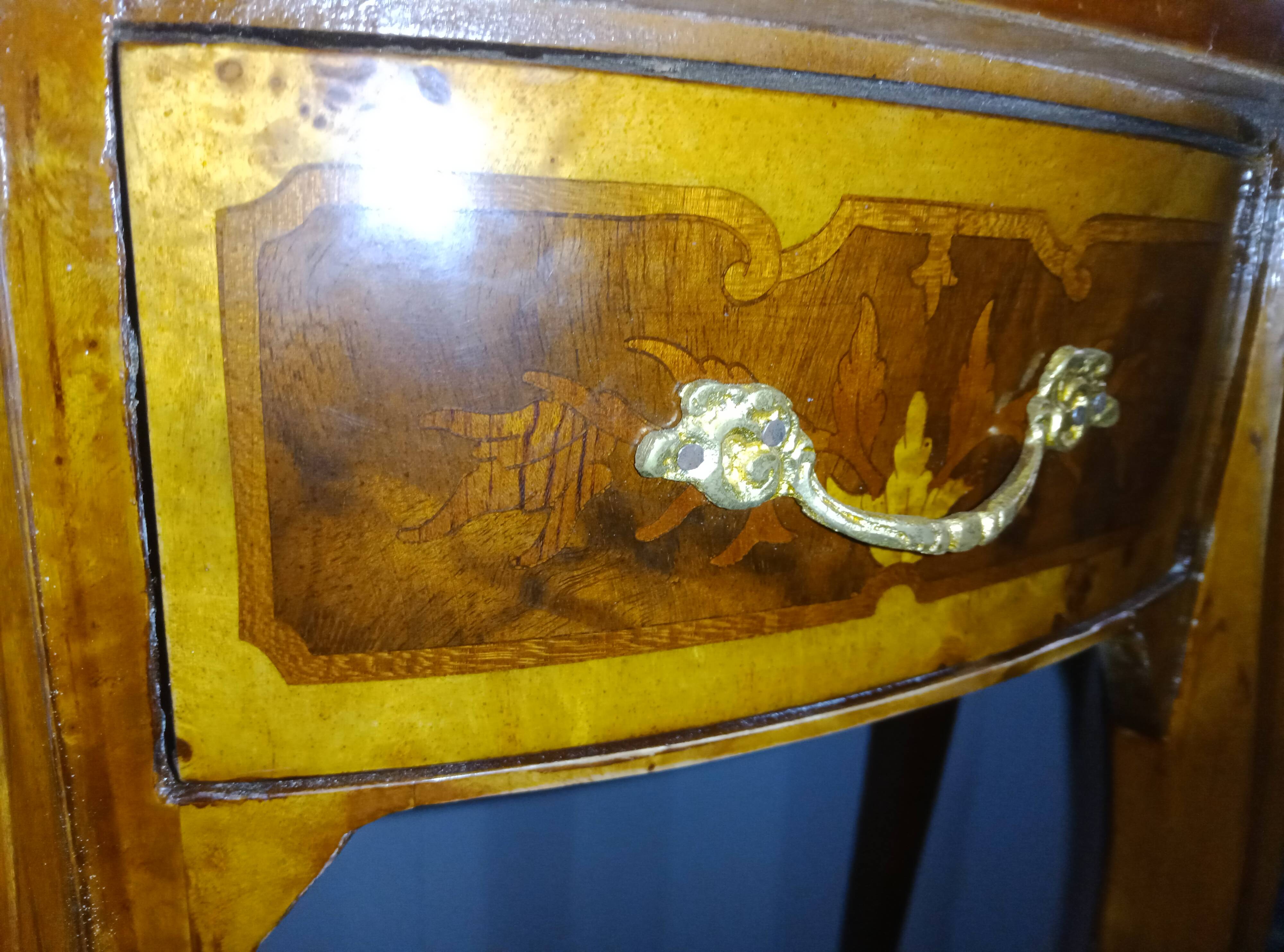 Console demi-lune Louis XV en marqueterie, style italien