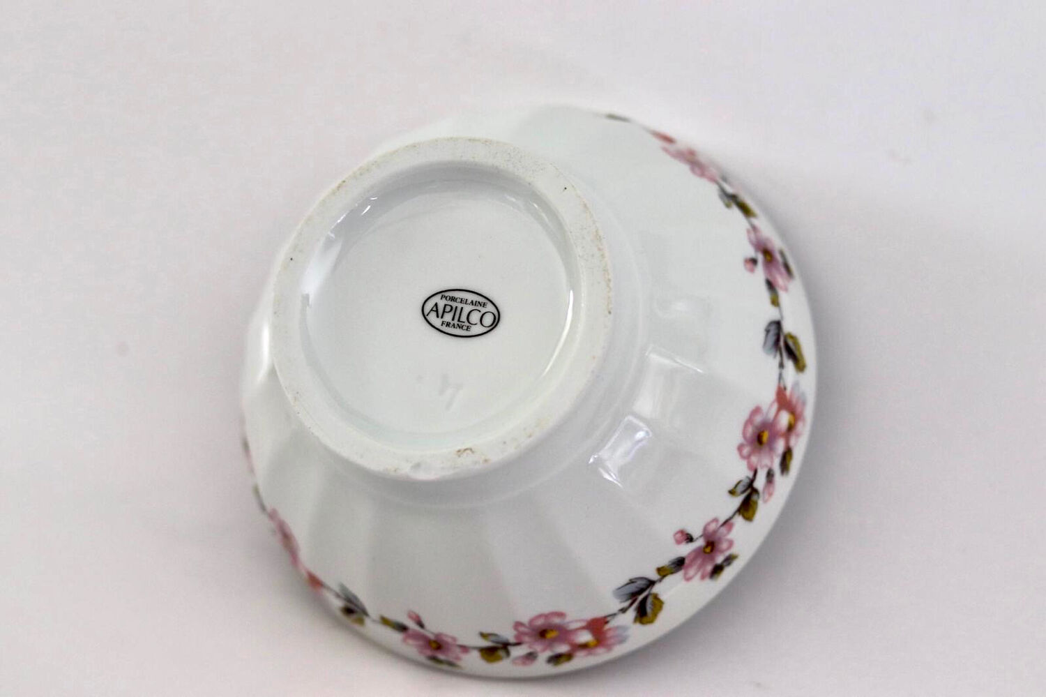 Flower bowl in porcelain