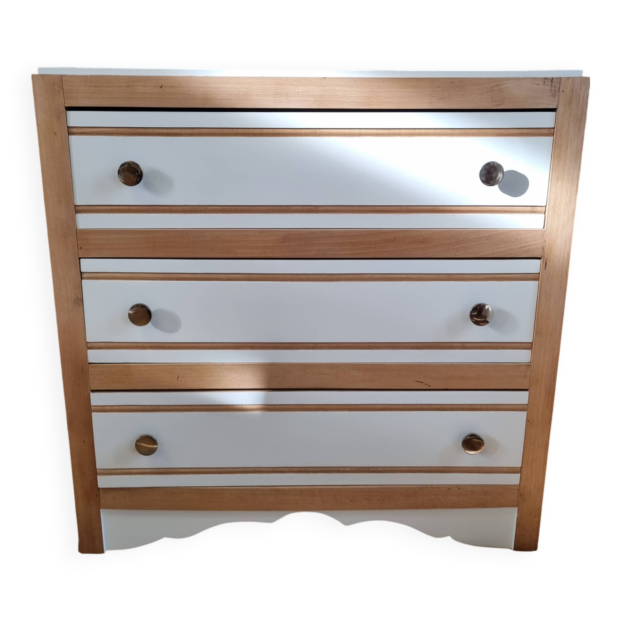 White and wood chest of drawers