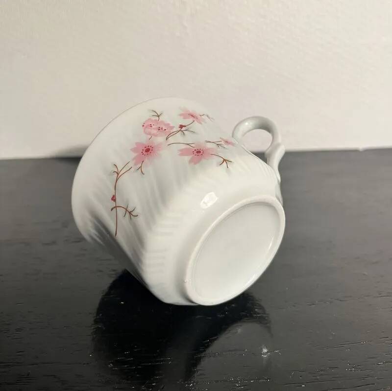 Floral decorative tea cups