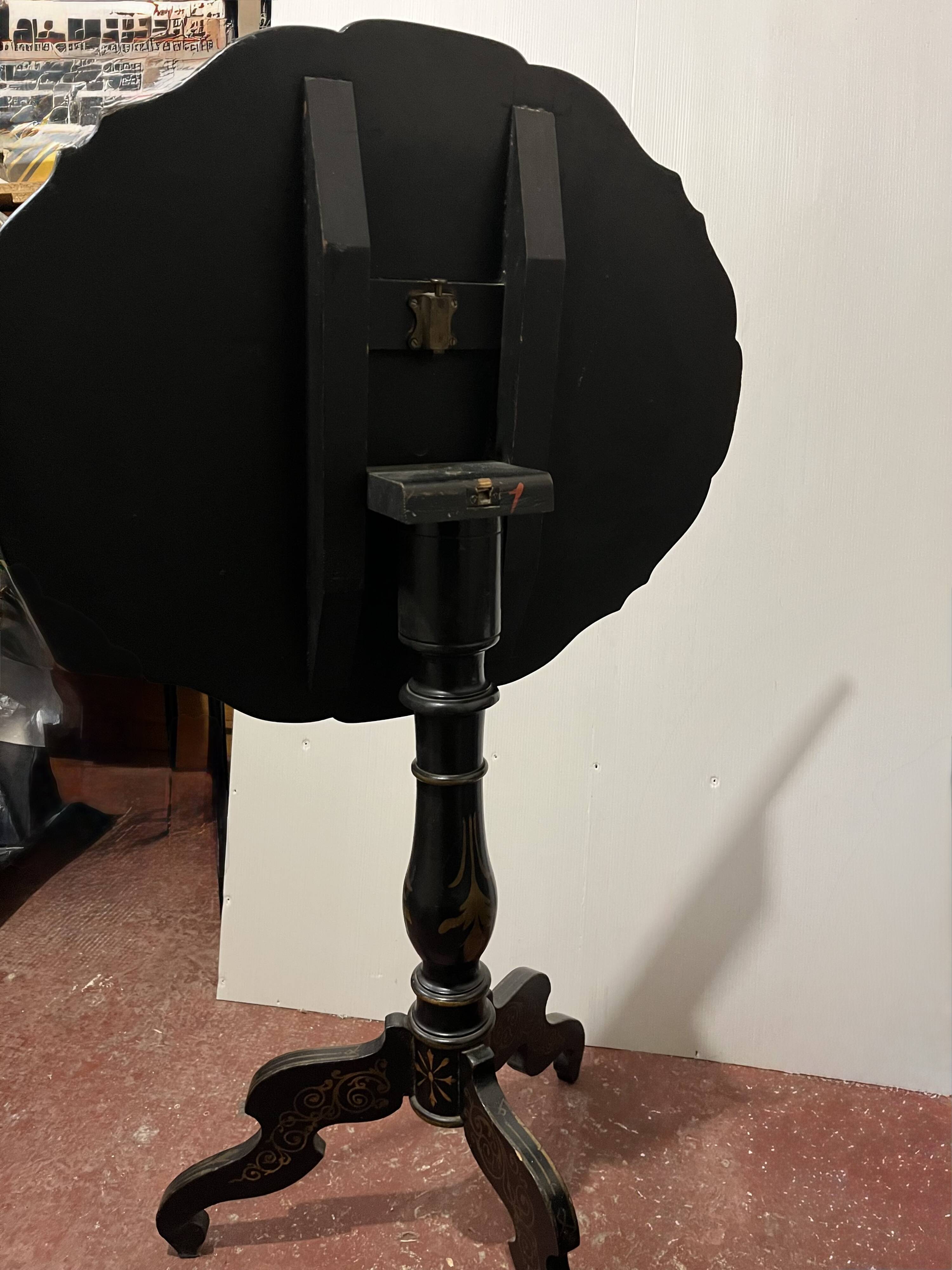 Napoleon III rocking table