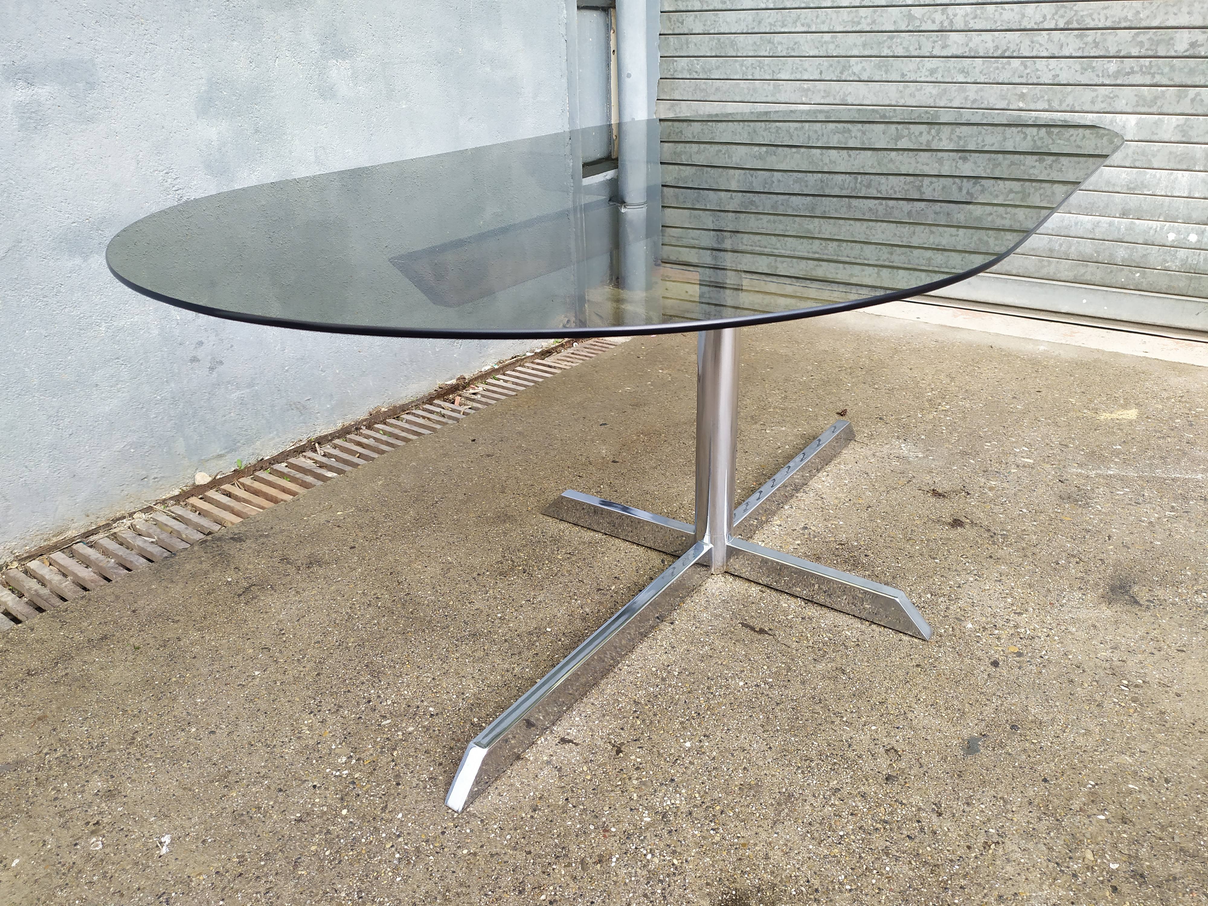 Design chrome oval table