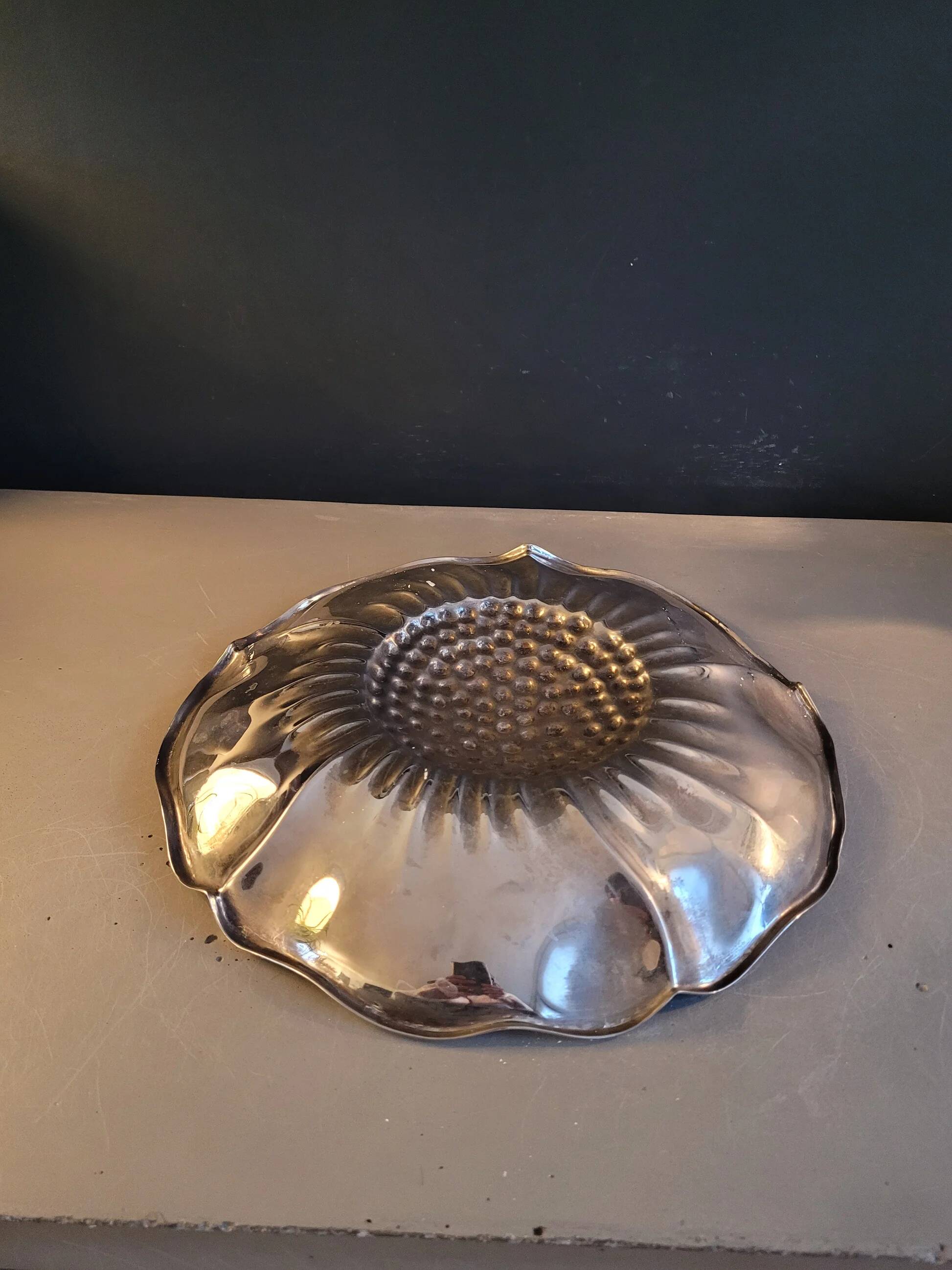 Silver-plated flower dish