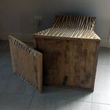 Tabouret coffre en teck naturel brun et noir.