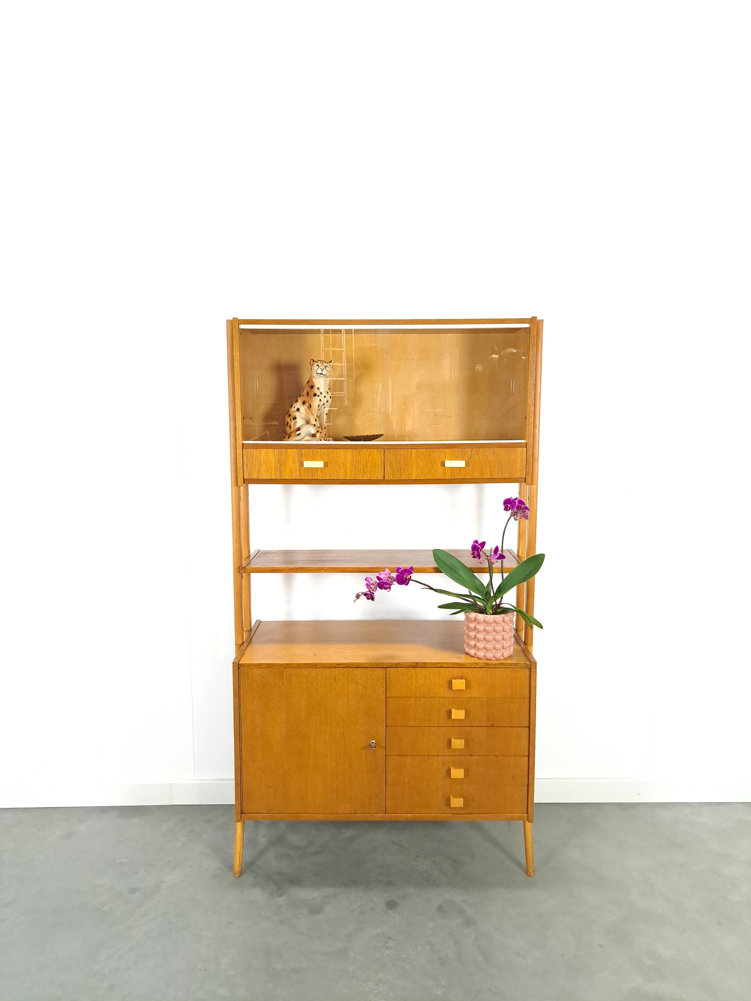 Design Frantisek Jirak vitrinekast met lades