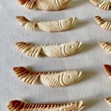 10 fish-shaped knife holders