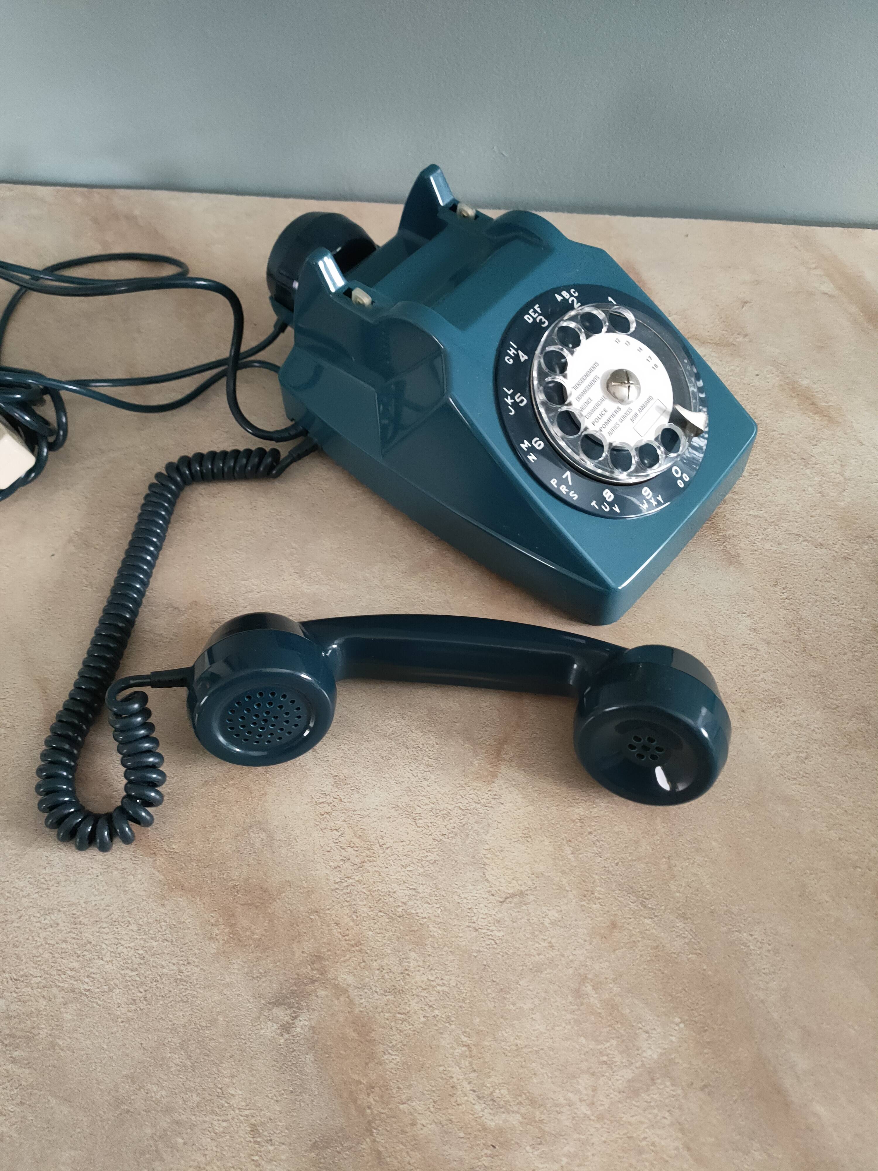 vintage blue telephone socotel