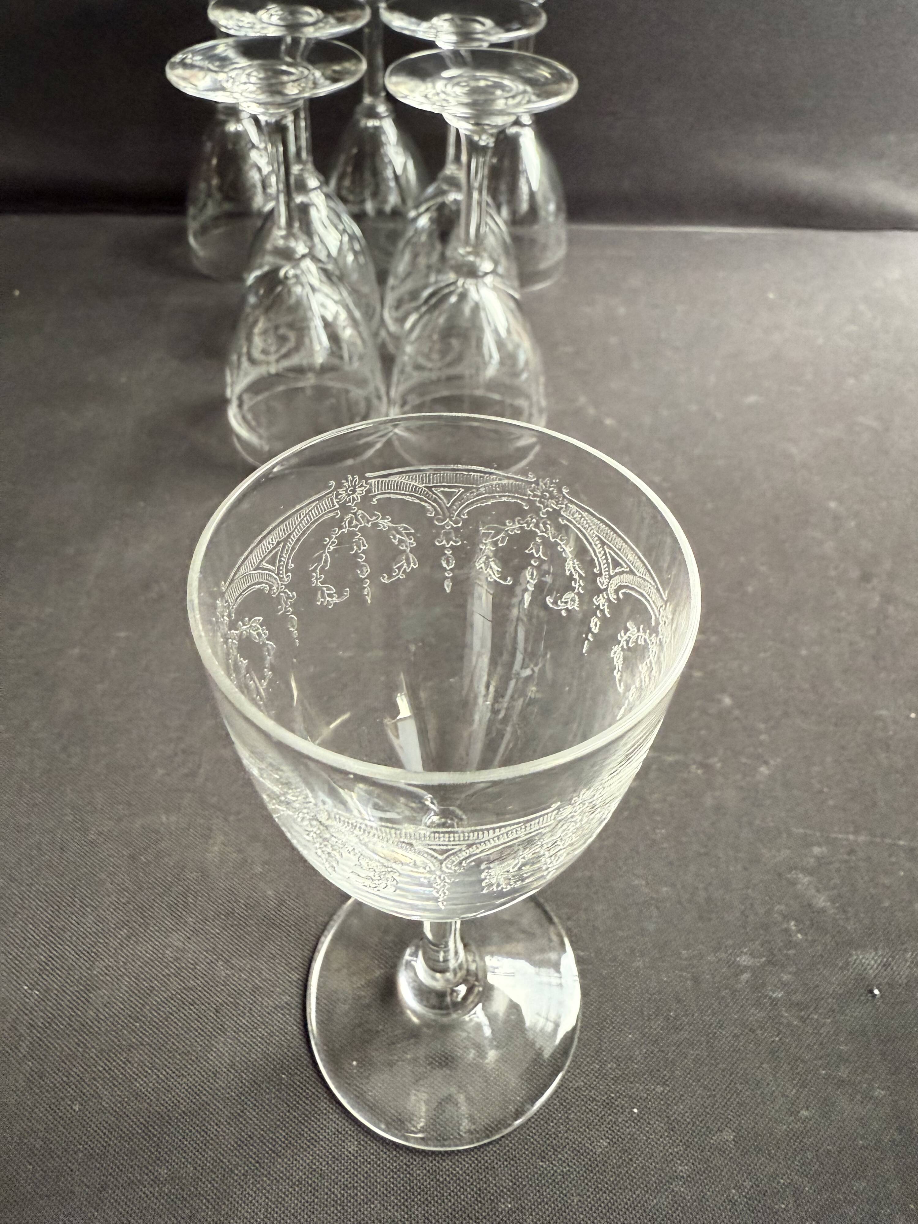 8 Saint Louis Manon wine glasses
