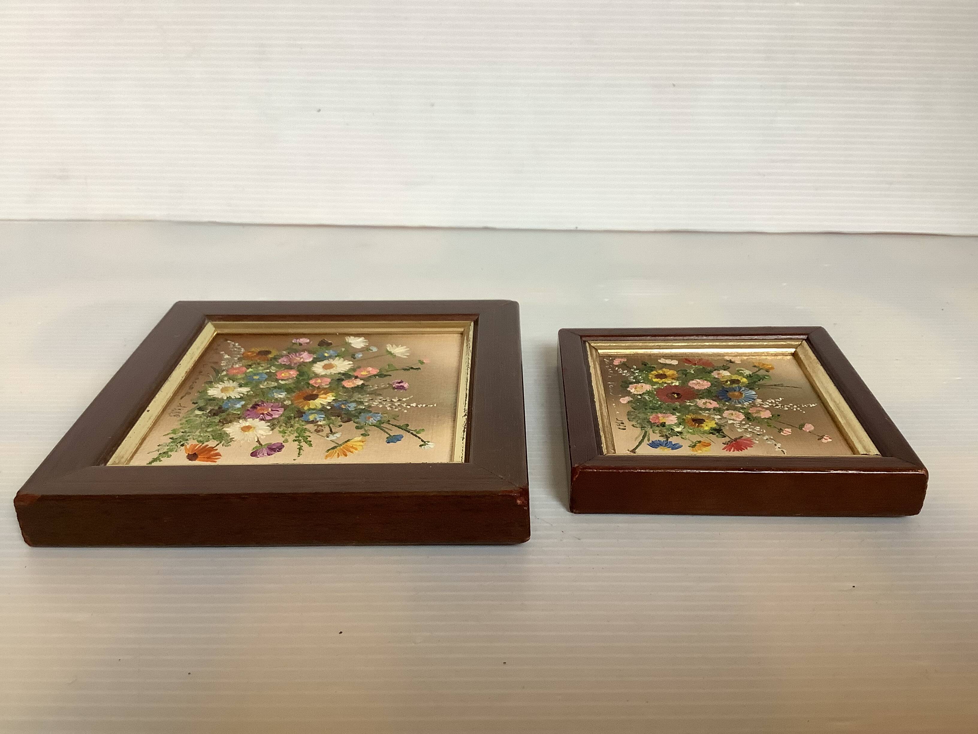 Pair of mini oil painting frames on isorel flowers by Magda Verschaeve
