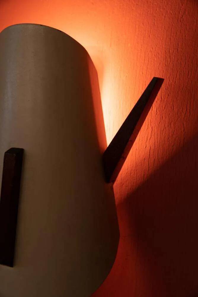 Vintage wall lamp from the 60s, teak and mid-century metal.