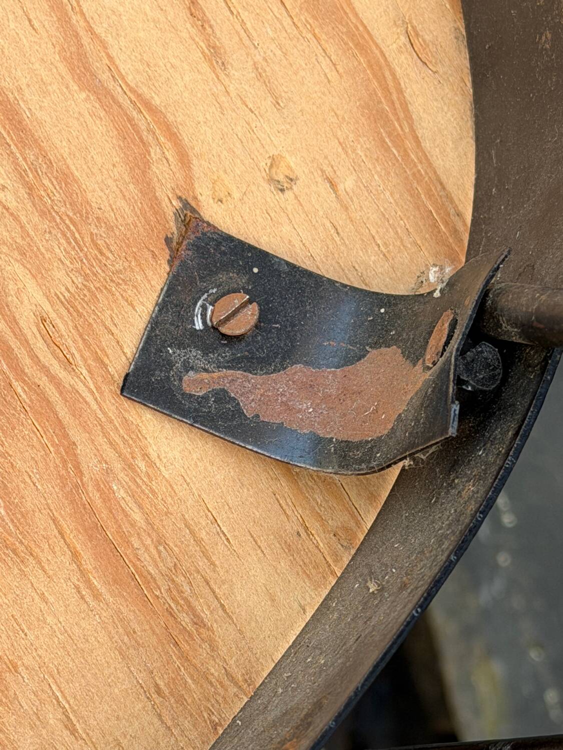 Set of 4 vintage wrought iron chairs from the 1940s.